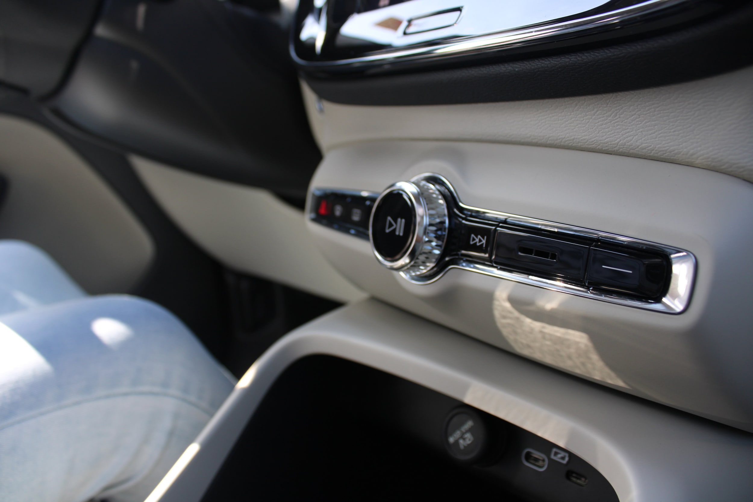 2026 Volvo XC40 Ultra - Photo 24