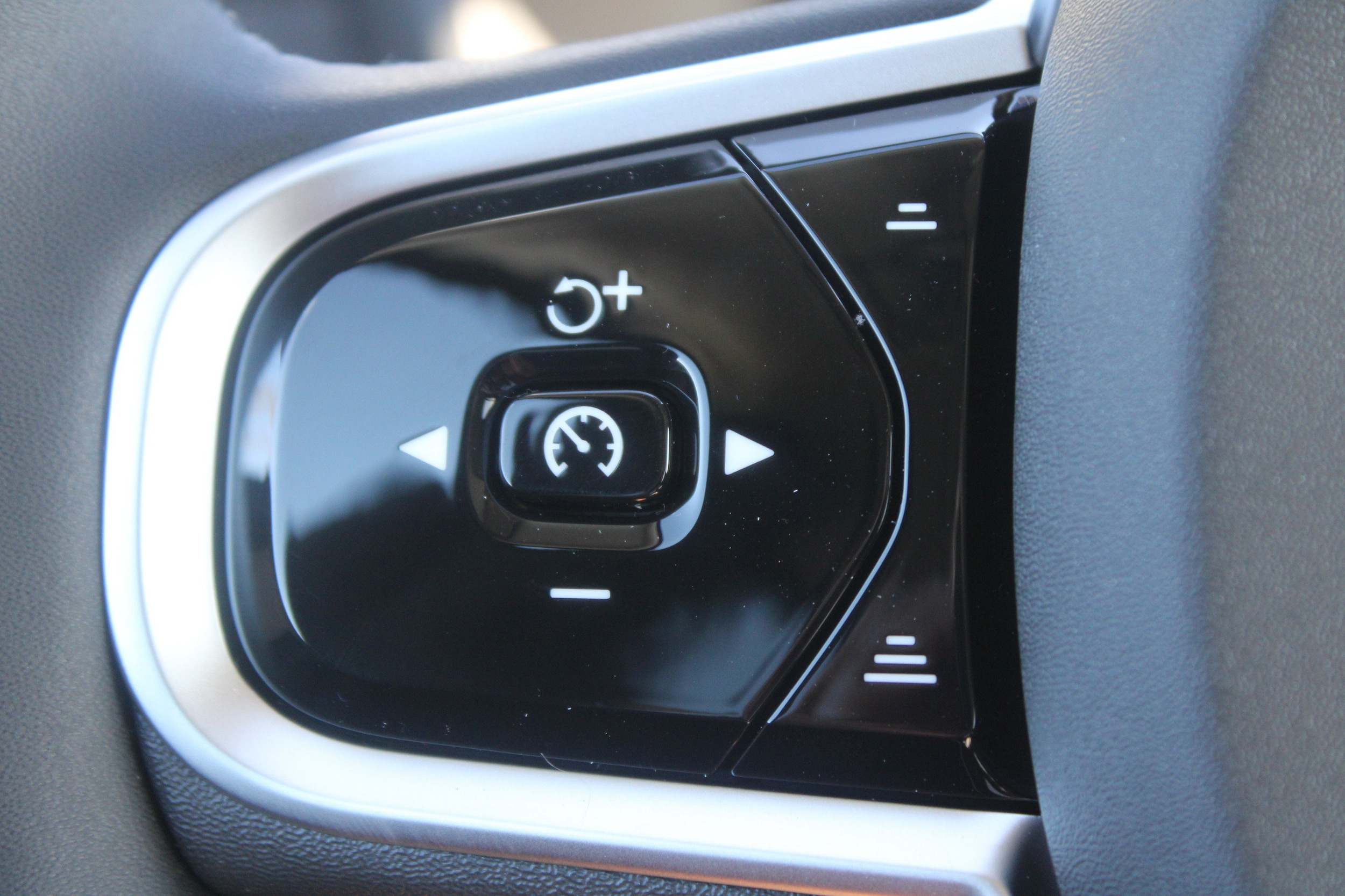 2026 Volvo XC90 Plus - Photo 16