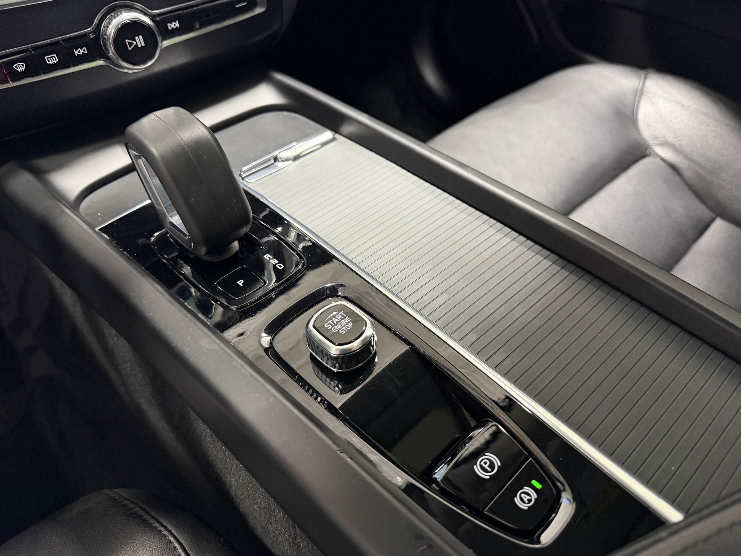 2023 Volvo XC60 Ultimate - Photo 19