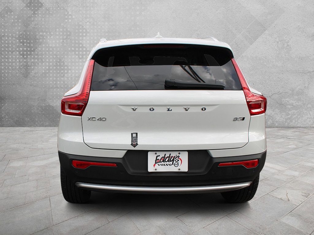 New 2025 Volvo XC40 B5 Plus Bright Theme SUV