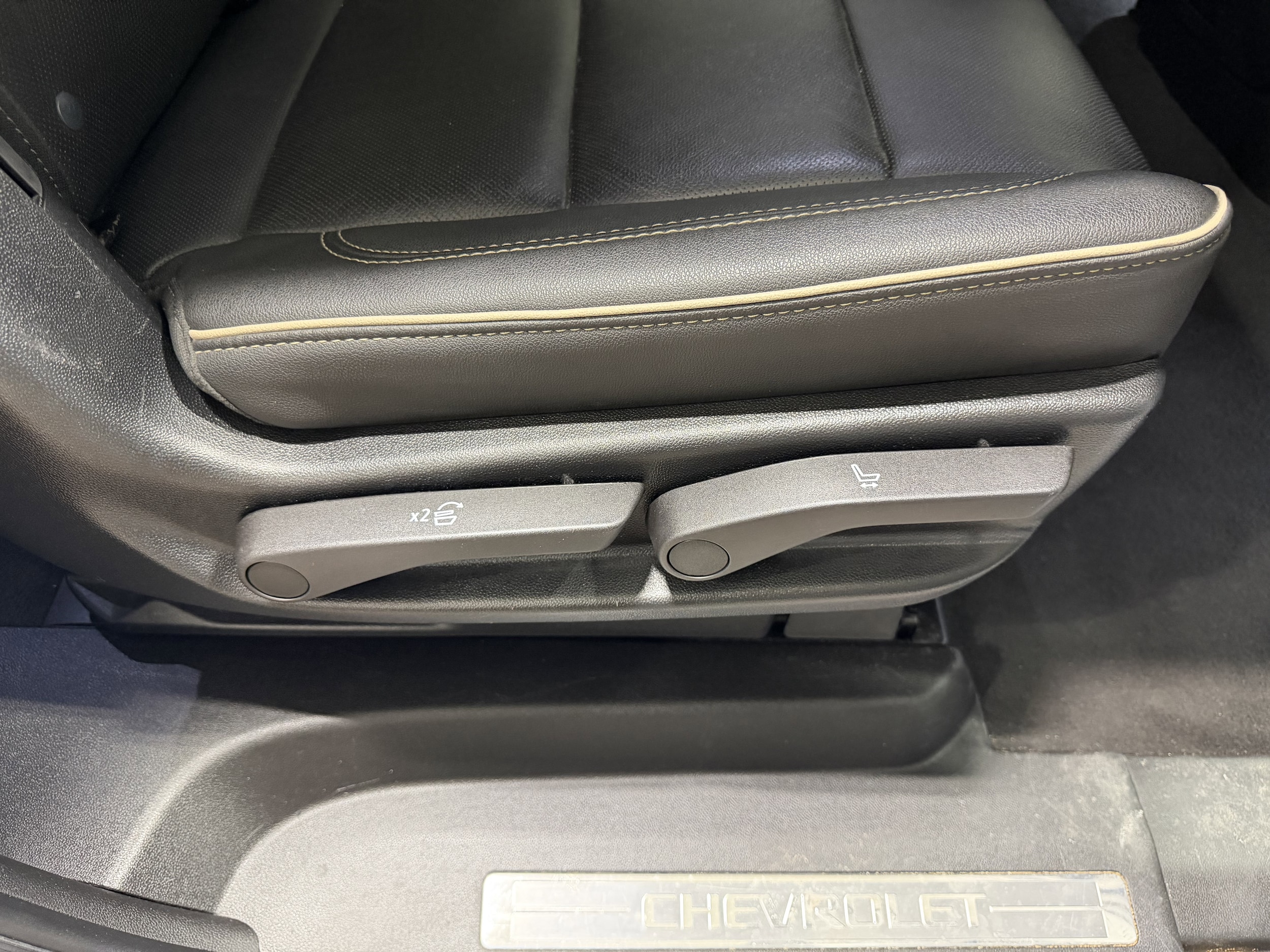 2023 Chevrolet Suburban Premier - Photo 29