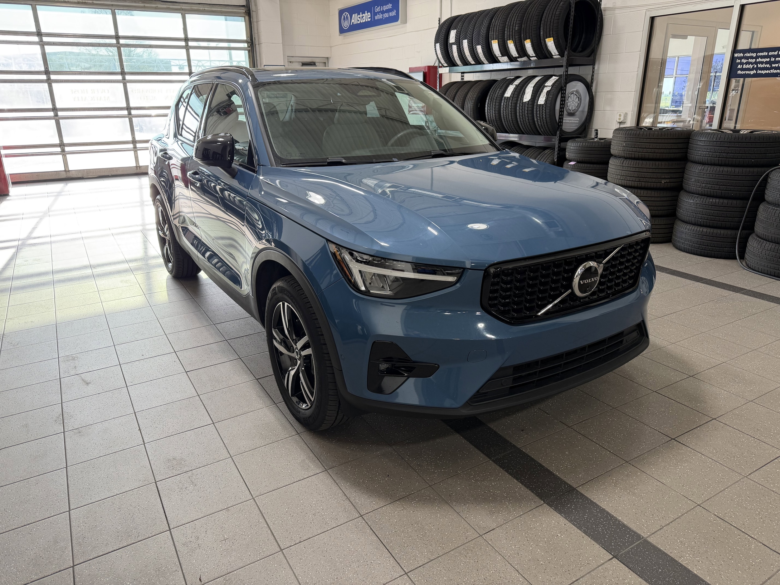 2023 Volvo XC40 B5 Plus Dark AWD's photo