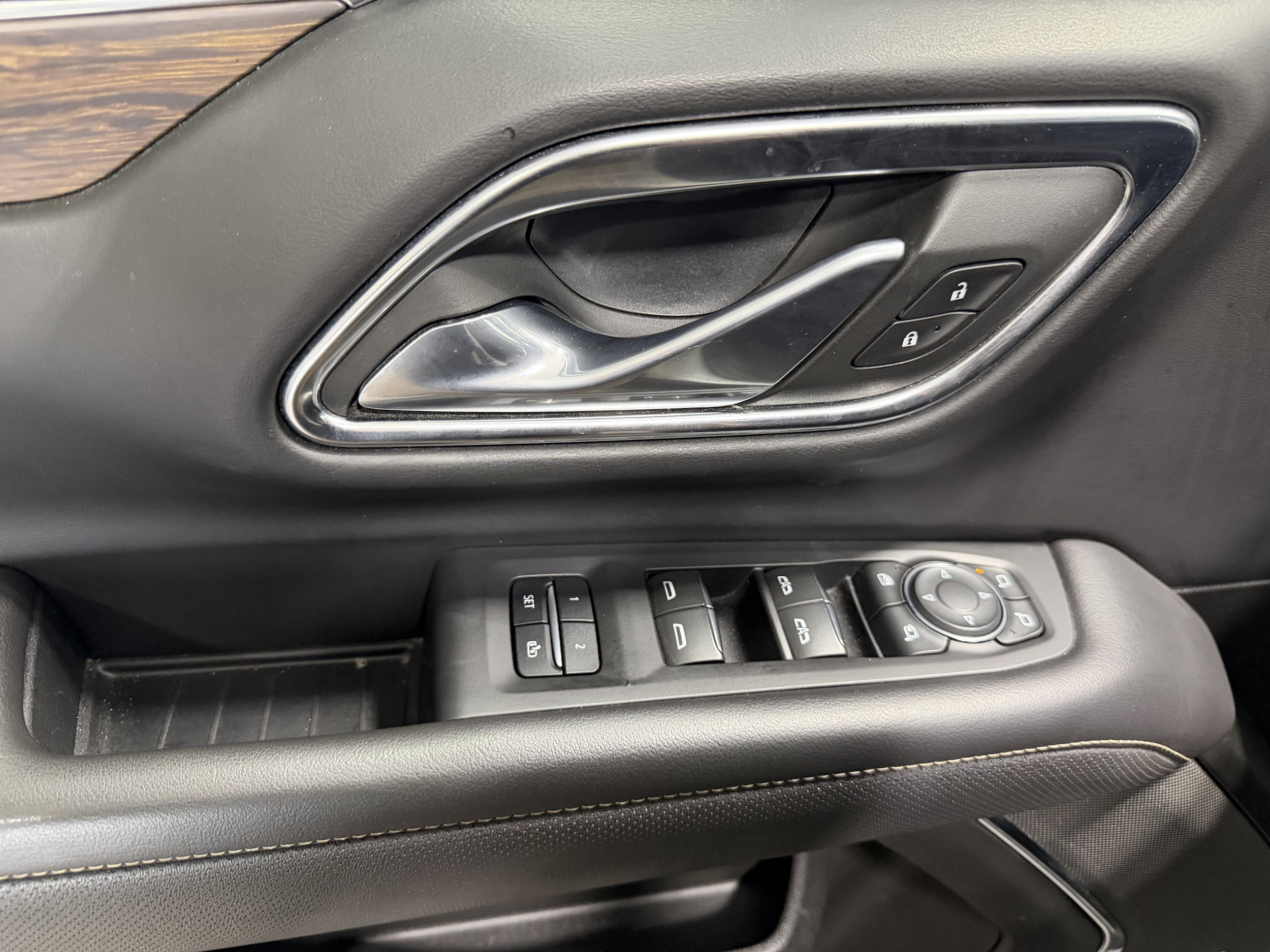 2023 Chevrolet Suburban Premier - Photo 11