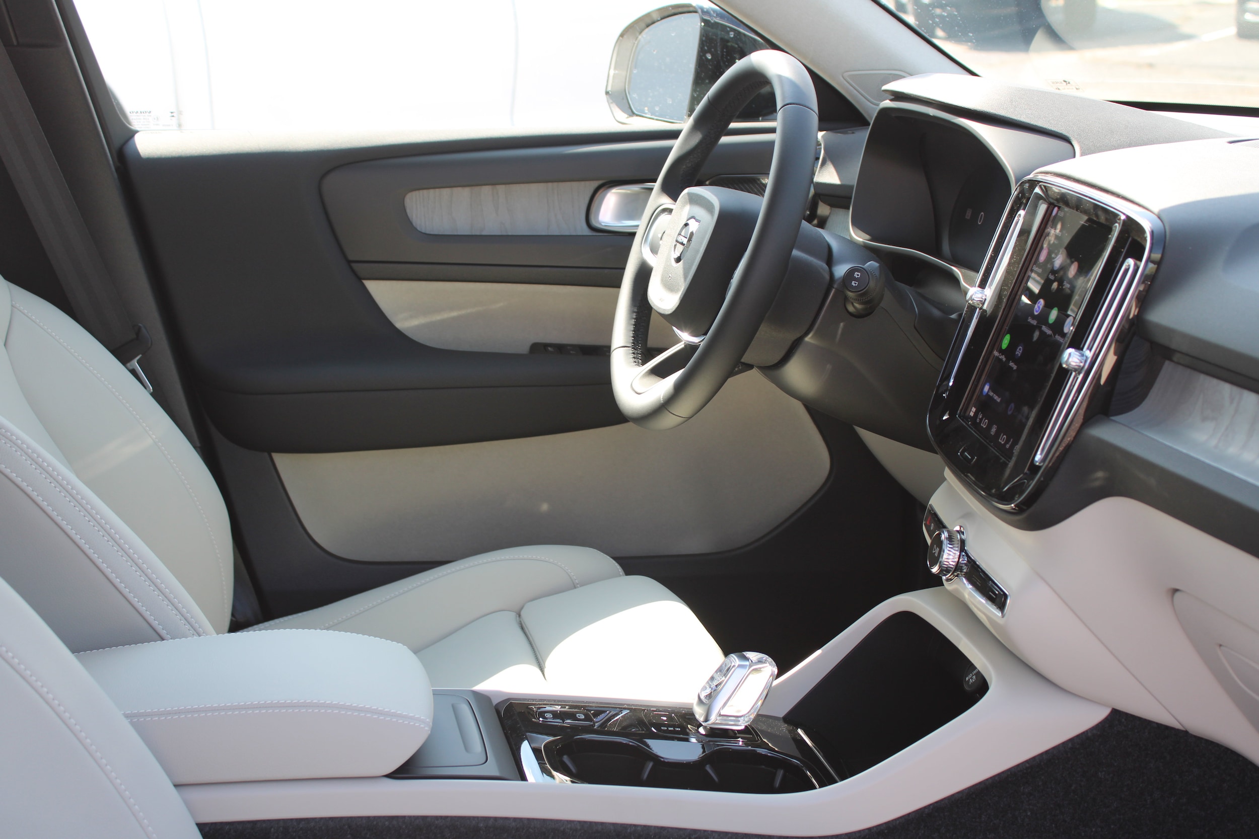 2026 Volvo XC40 Ultra - Photo 42