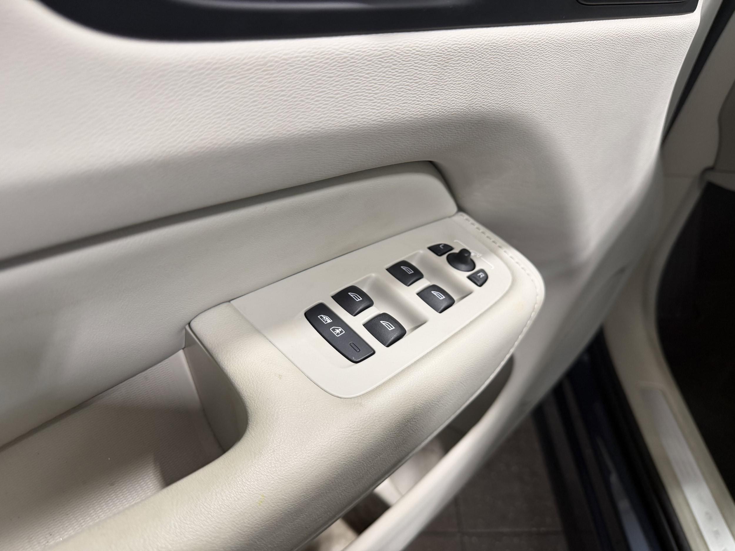 2023 Volvo XC60 Ultimate - Photo 10