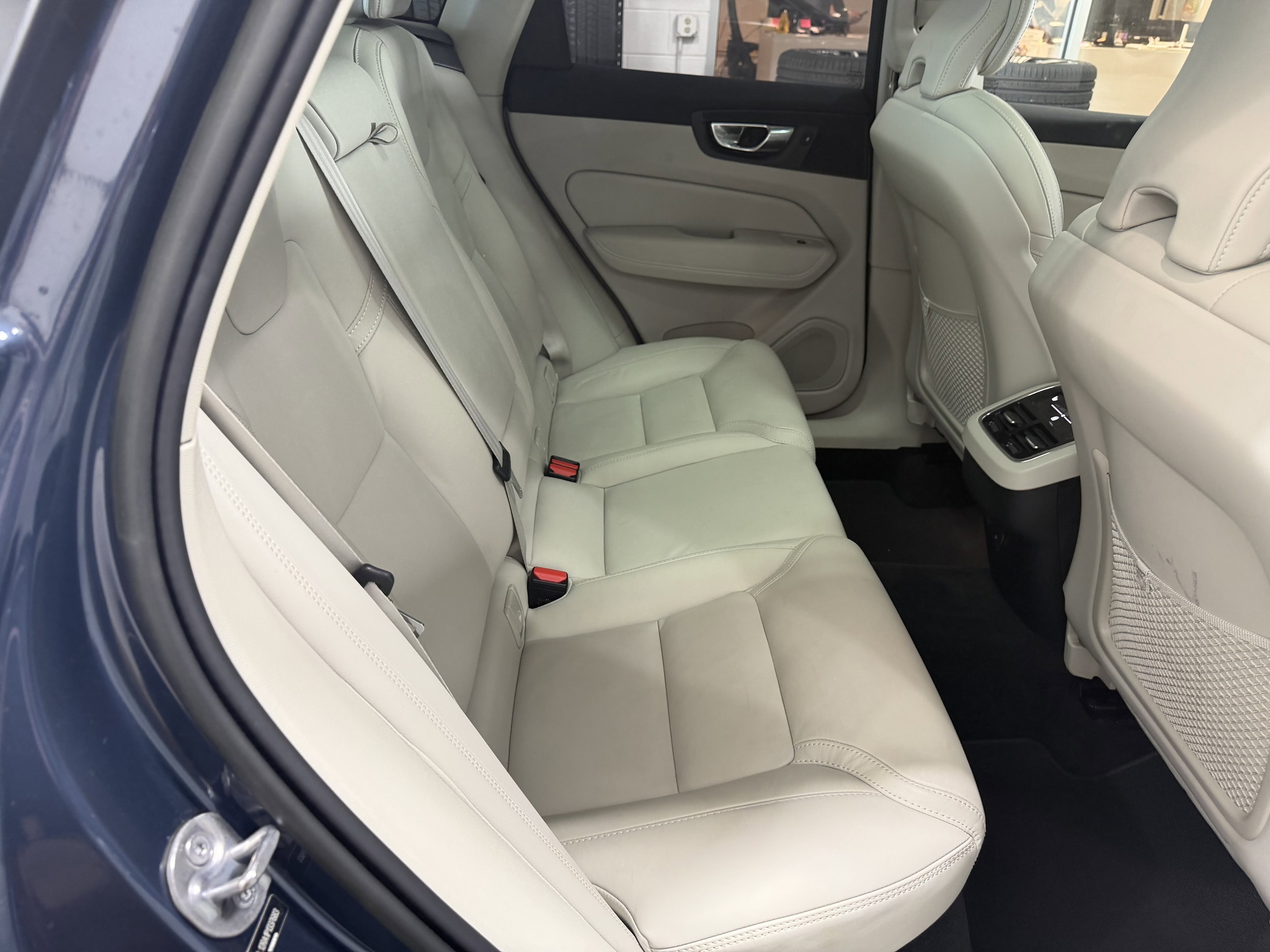 2023 Volvo XC60 Ultimate - Photo 28