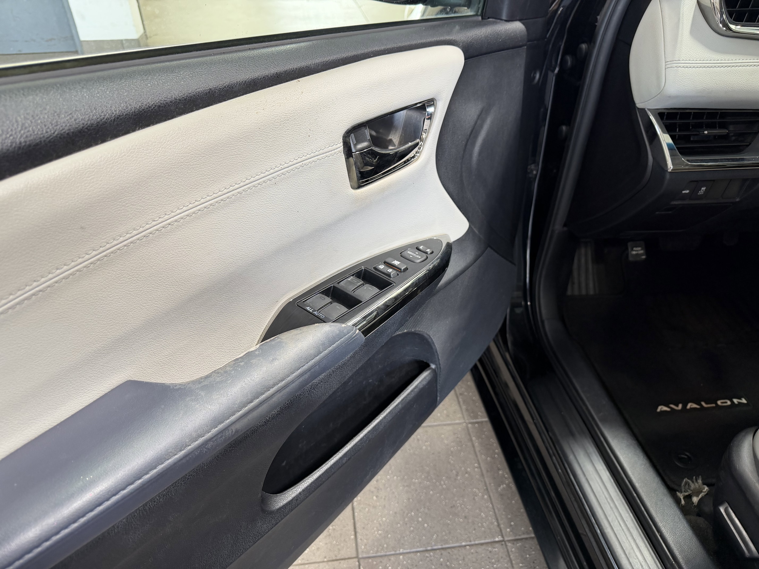 2014 Toyota Avalon XLE Premium - Photo 11