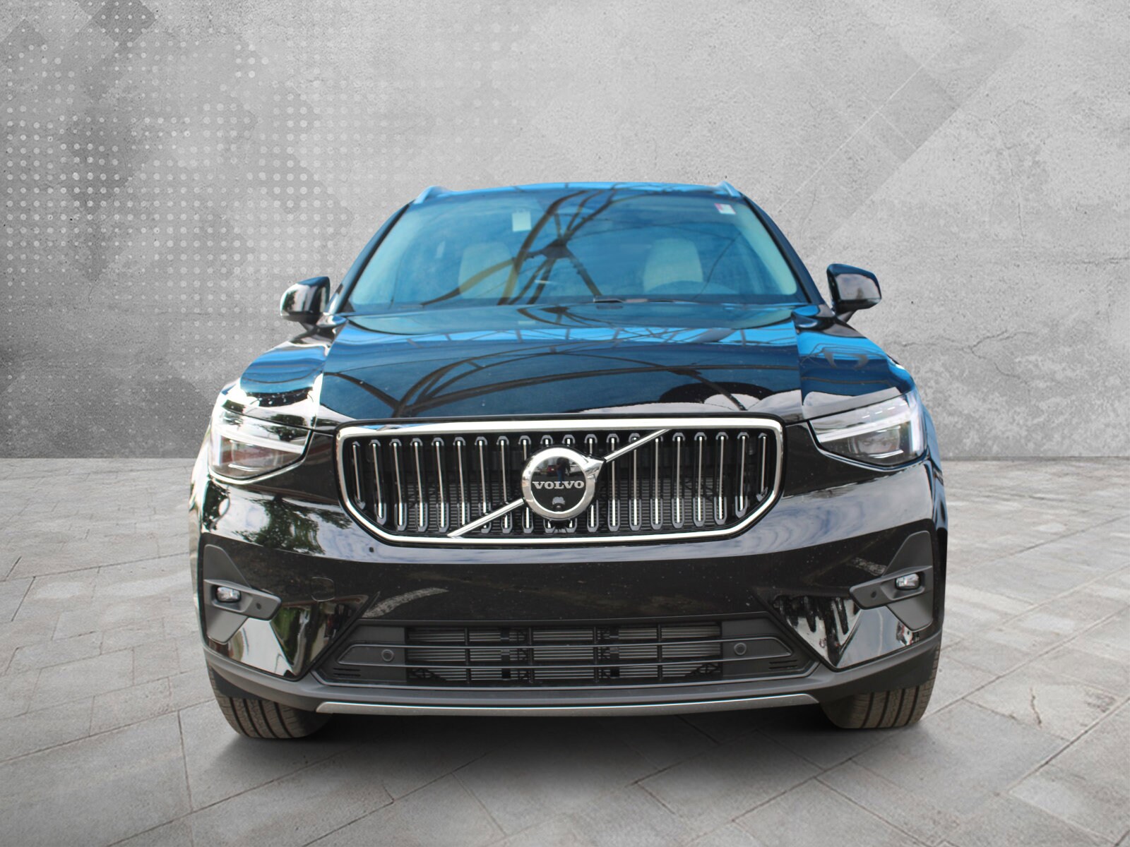 2025 Volvo XC40 photo 2