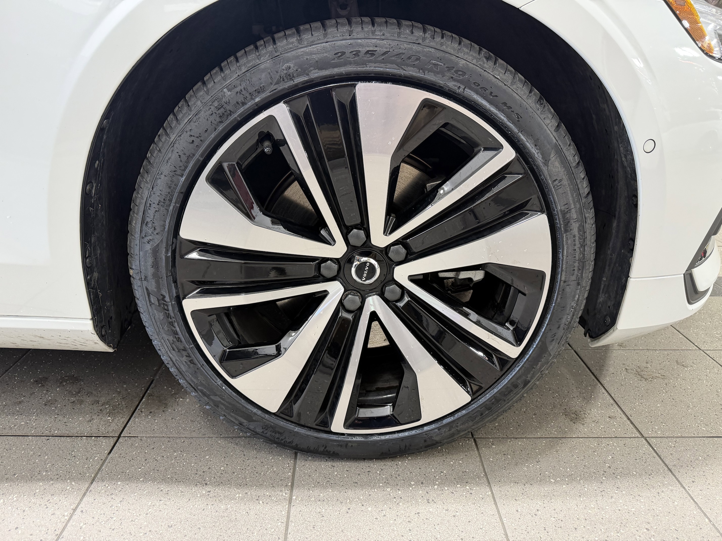2023 Volvo S60 Ultimate - Photo 9