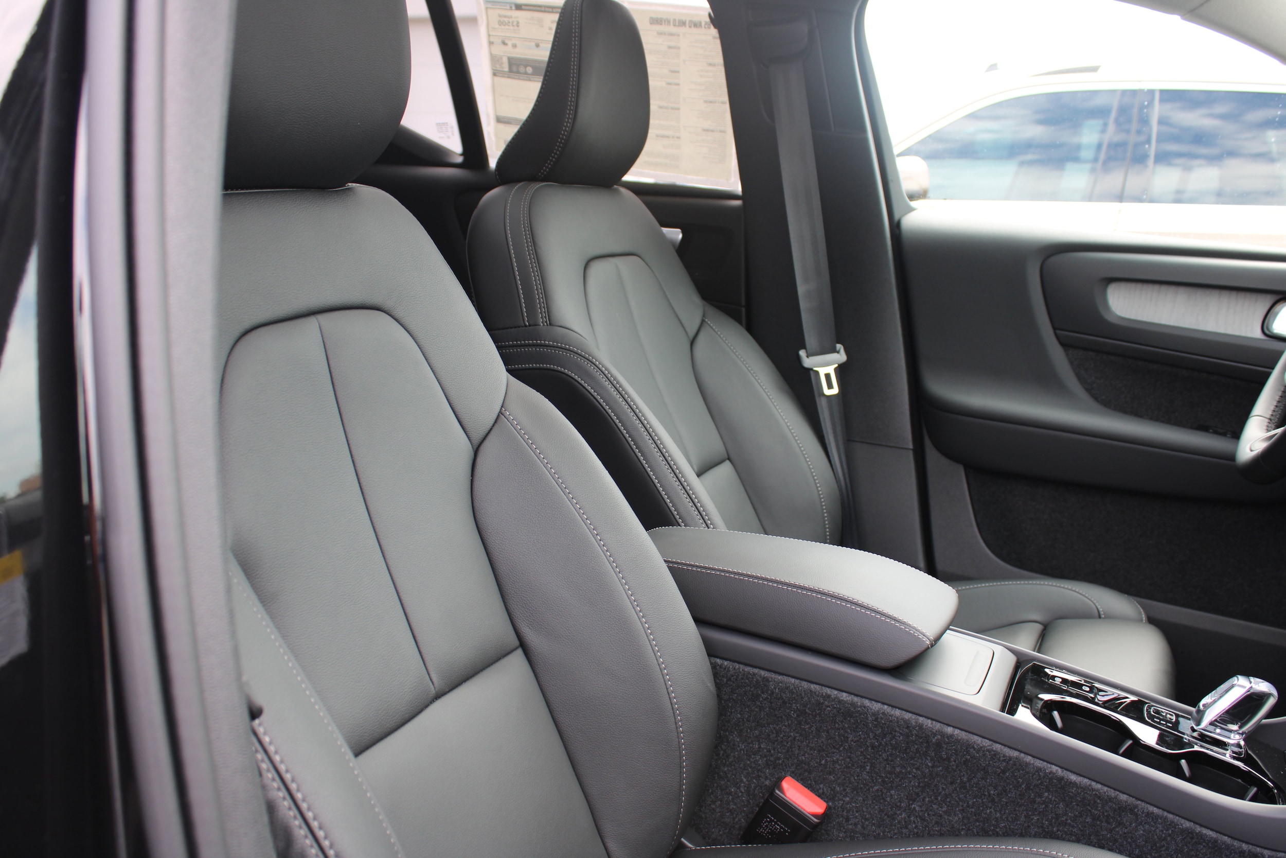 2026 Volvo XC40 Plus - Photo 40