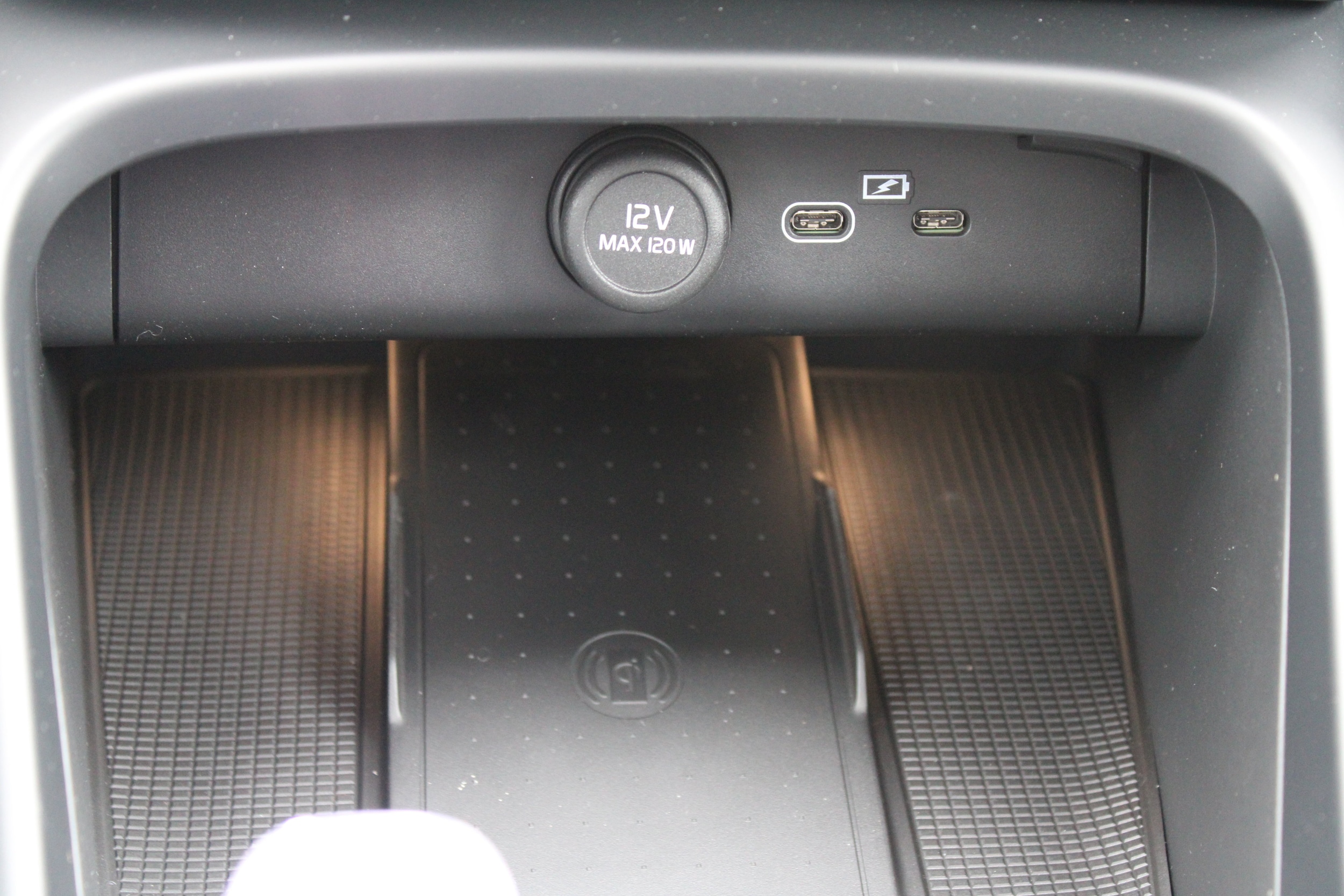 2026 Volvo XC40 Plus - Photo 28