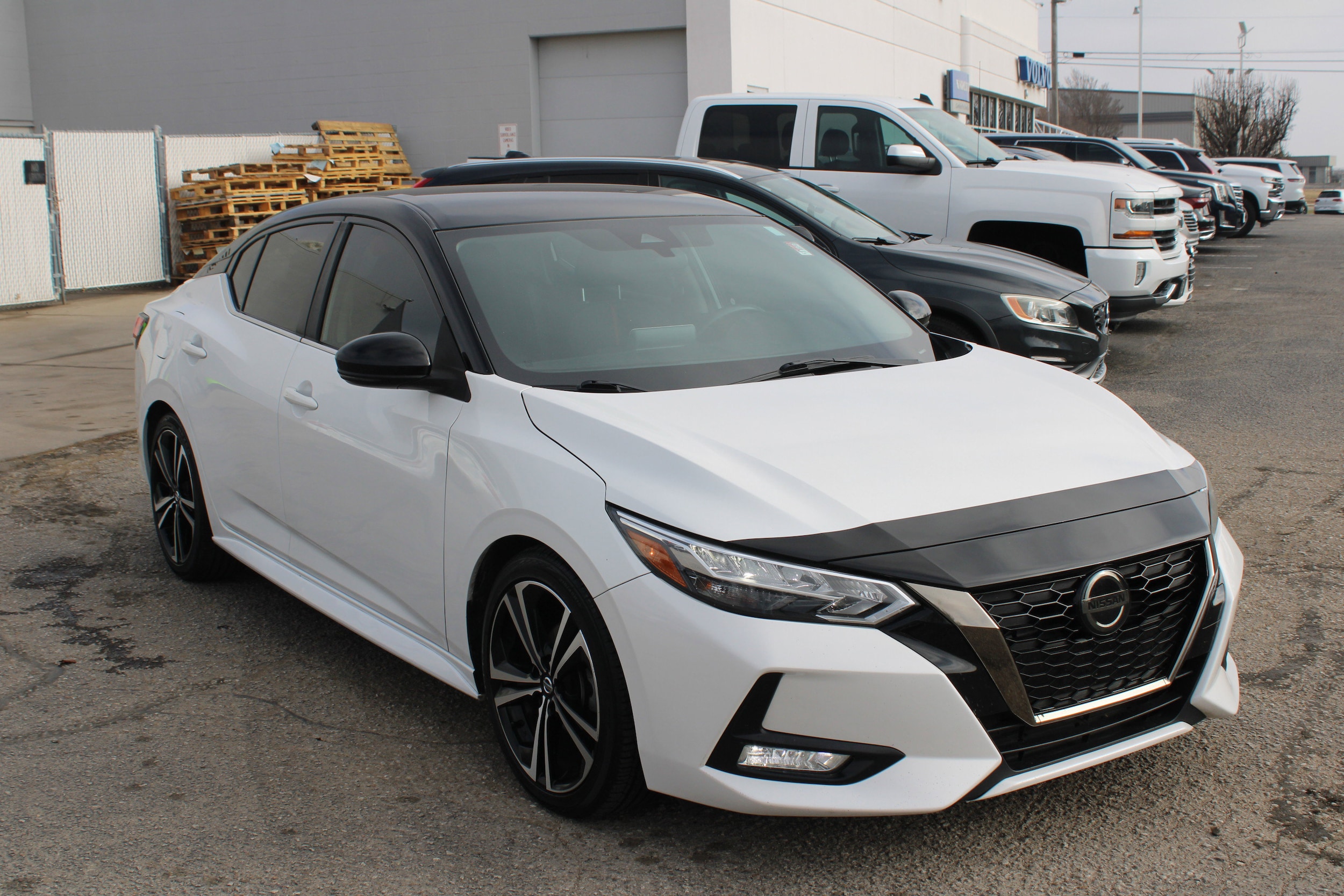 2020 Nissan Sentra SR's photo