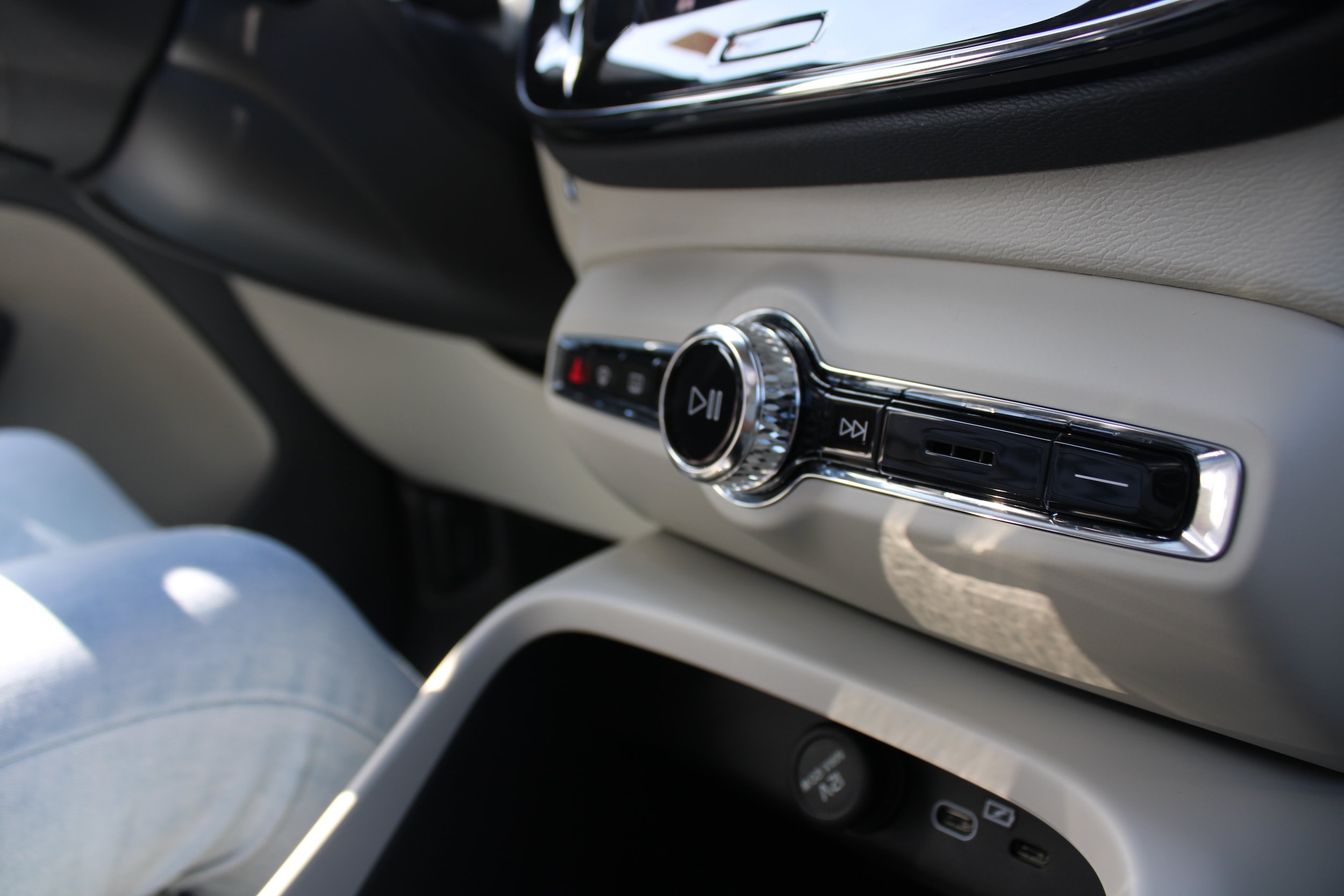2026 Volvo XC40 Ultra - Photo 24