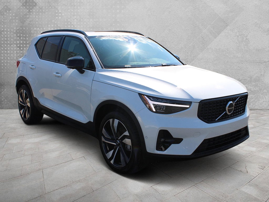 New 2026 Volvo XC40 B5 Ultra SUV