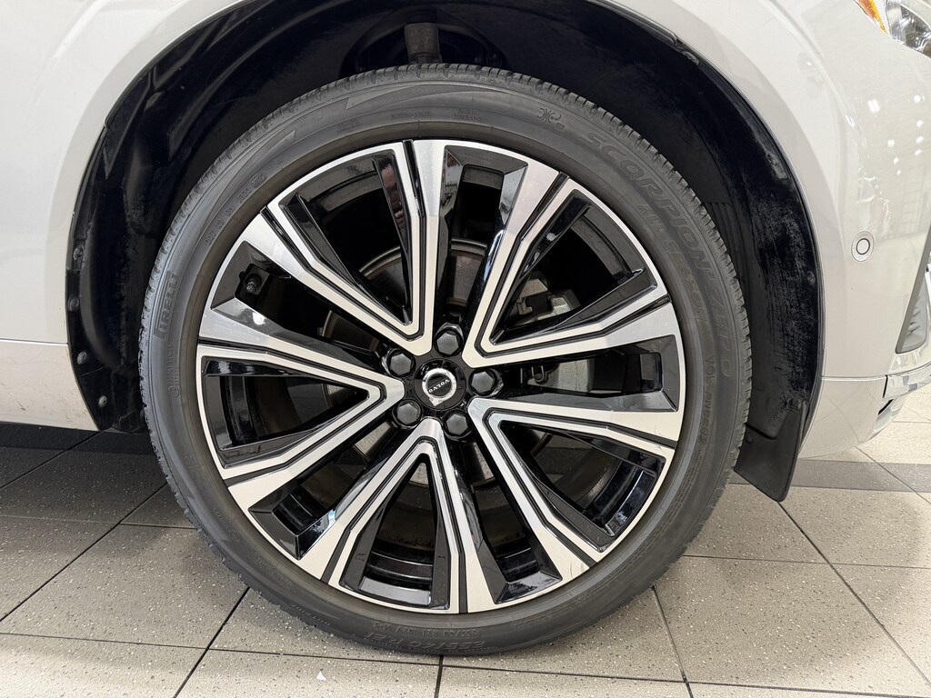 Used 2023 Volvo XC60 B5 FWD Ultimate Bright Sport Utility