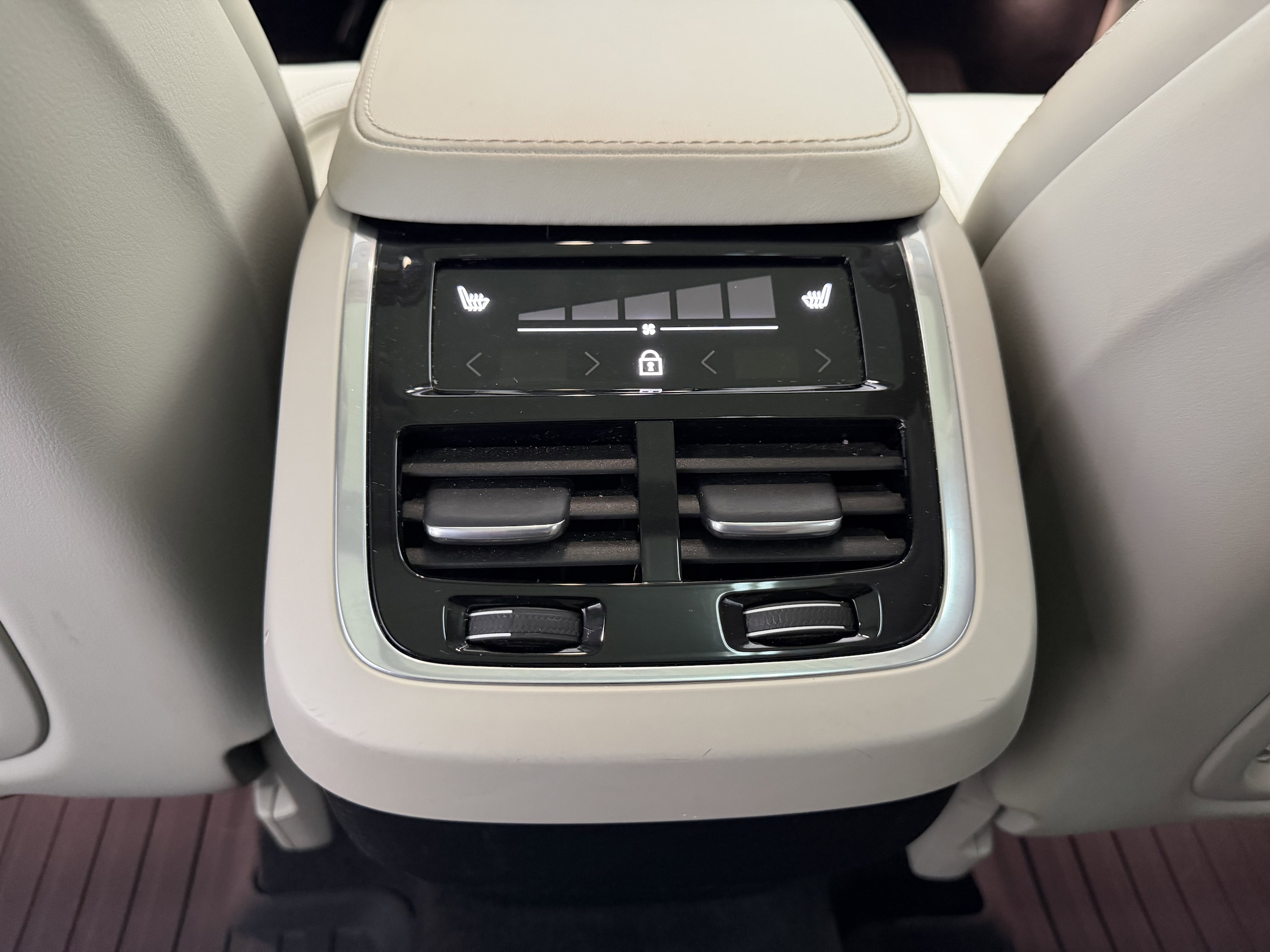 2023 Volvo XC90 Ultimate - Photo 30