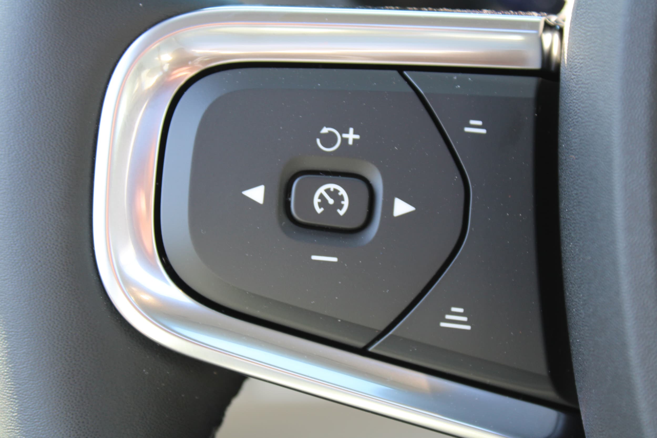2026 Volvo XC40 Ultra - Photo 21