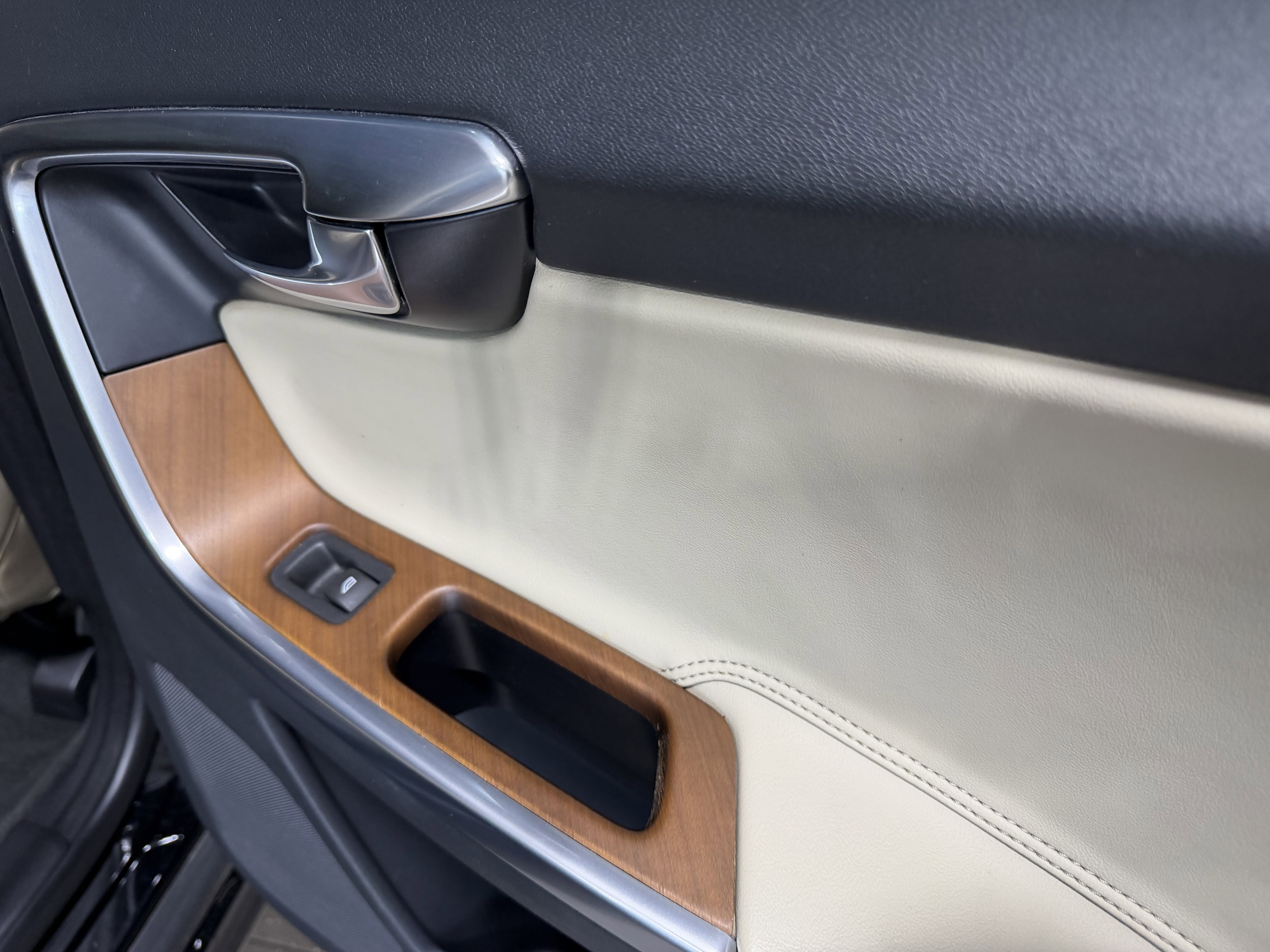 2015 Volvo XC60 T6 Platinum - Photo 27