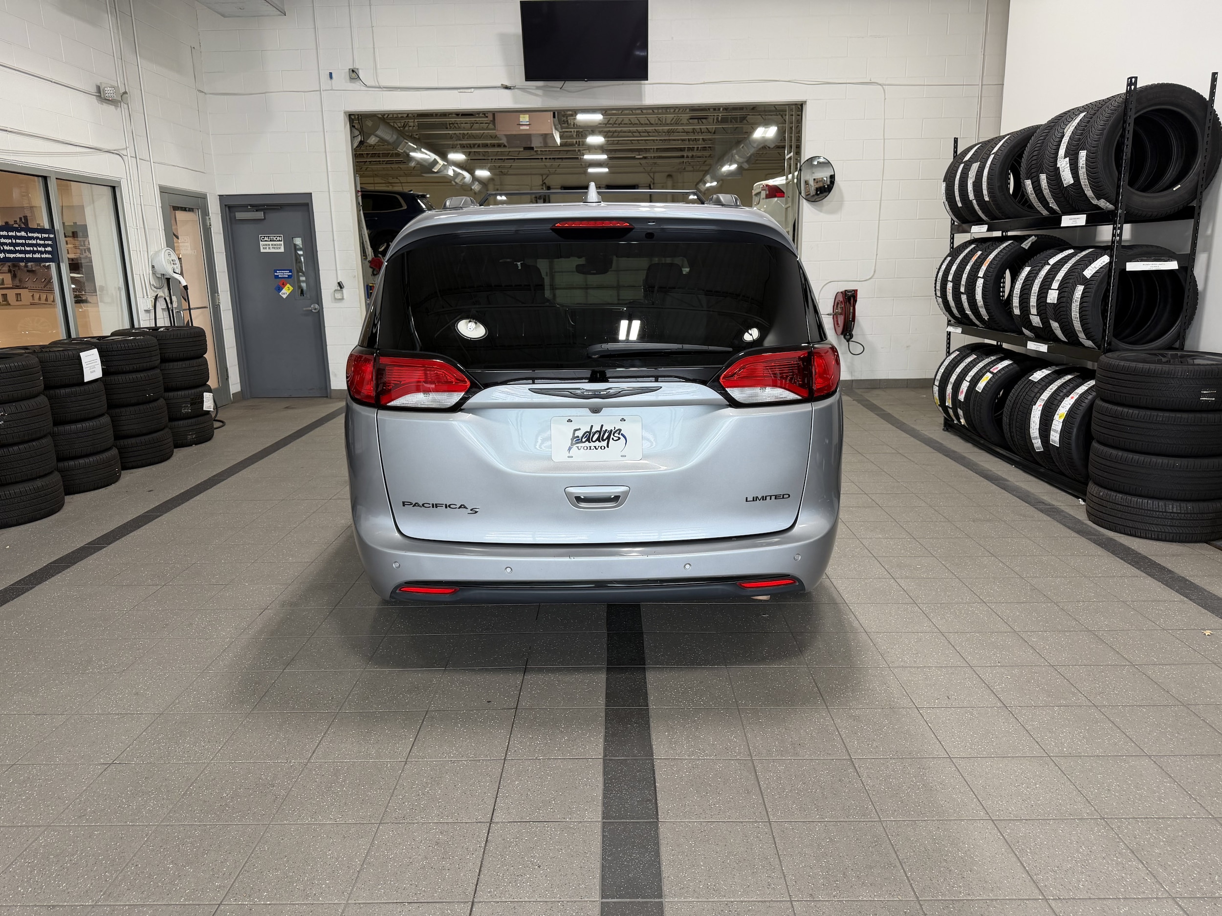 2018 Chrysler Pacifica Limited - Photo 8