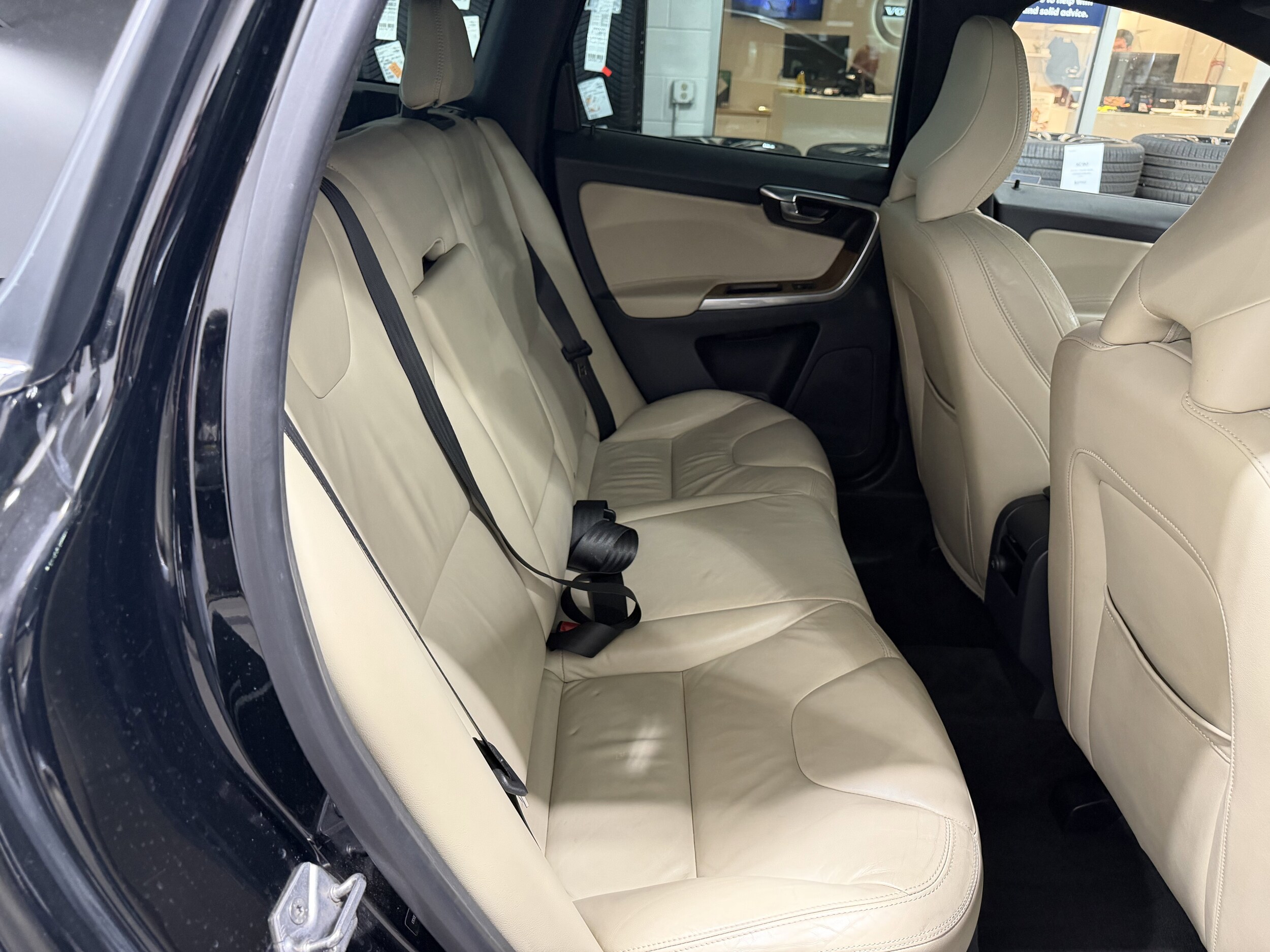 2015 Volvo XC60 T6 Platinum - Photo 28