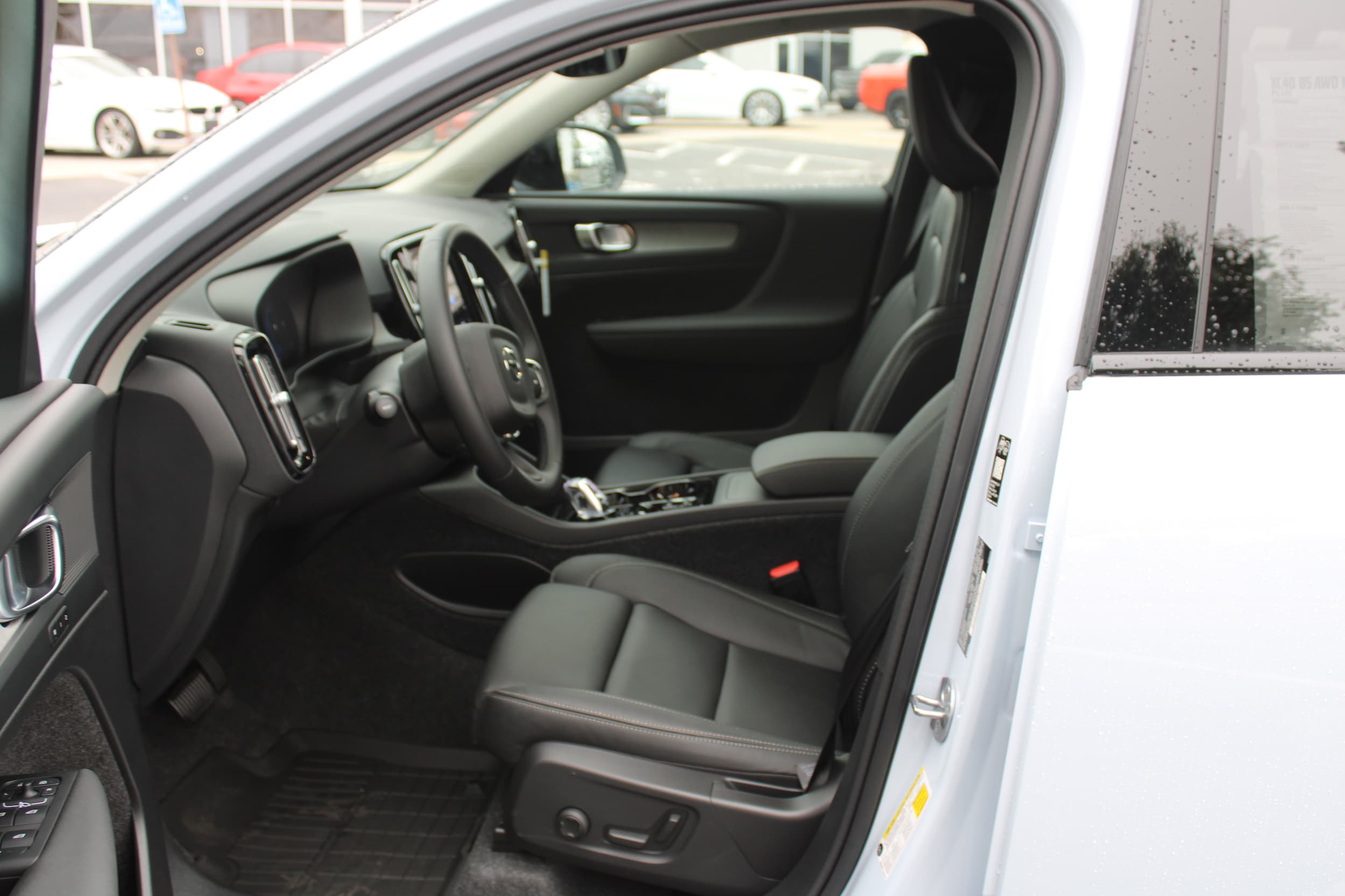 2026 Volvo XC40 Plus - Photo 9
