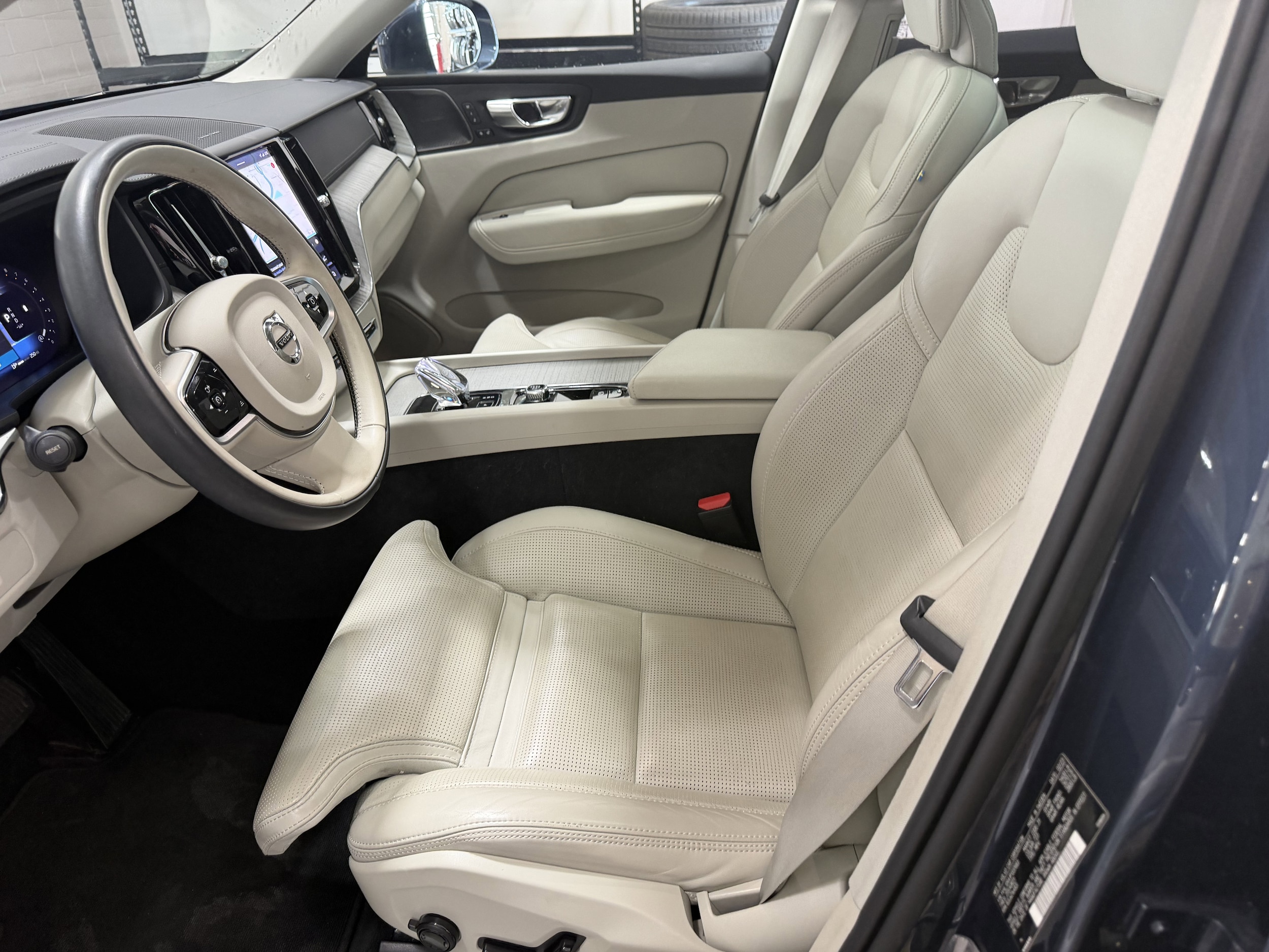 2023 Volvo XC60 Ultimate - Photo 19