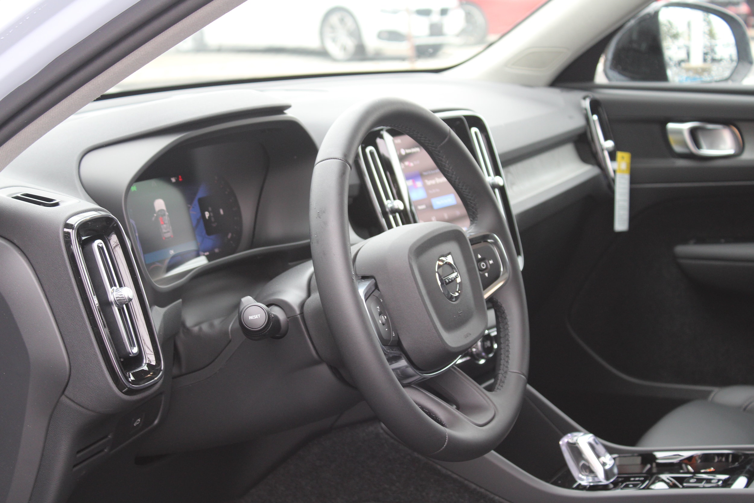 2026 Volvo XC40 Plus - Photo 10