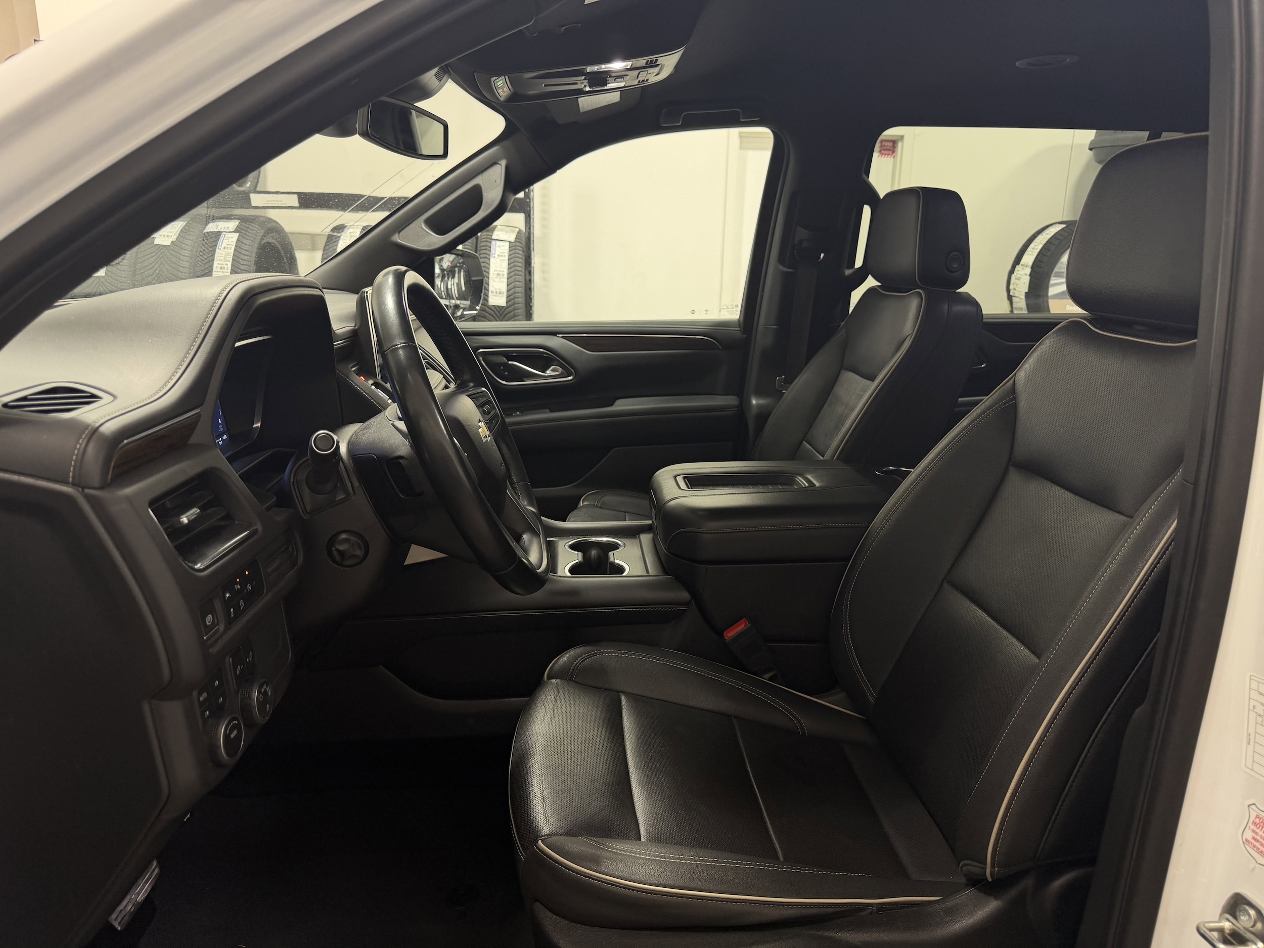 2023 Chevrolet Suburban Premier - Photo 19