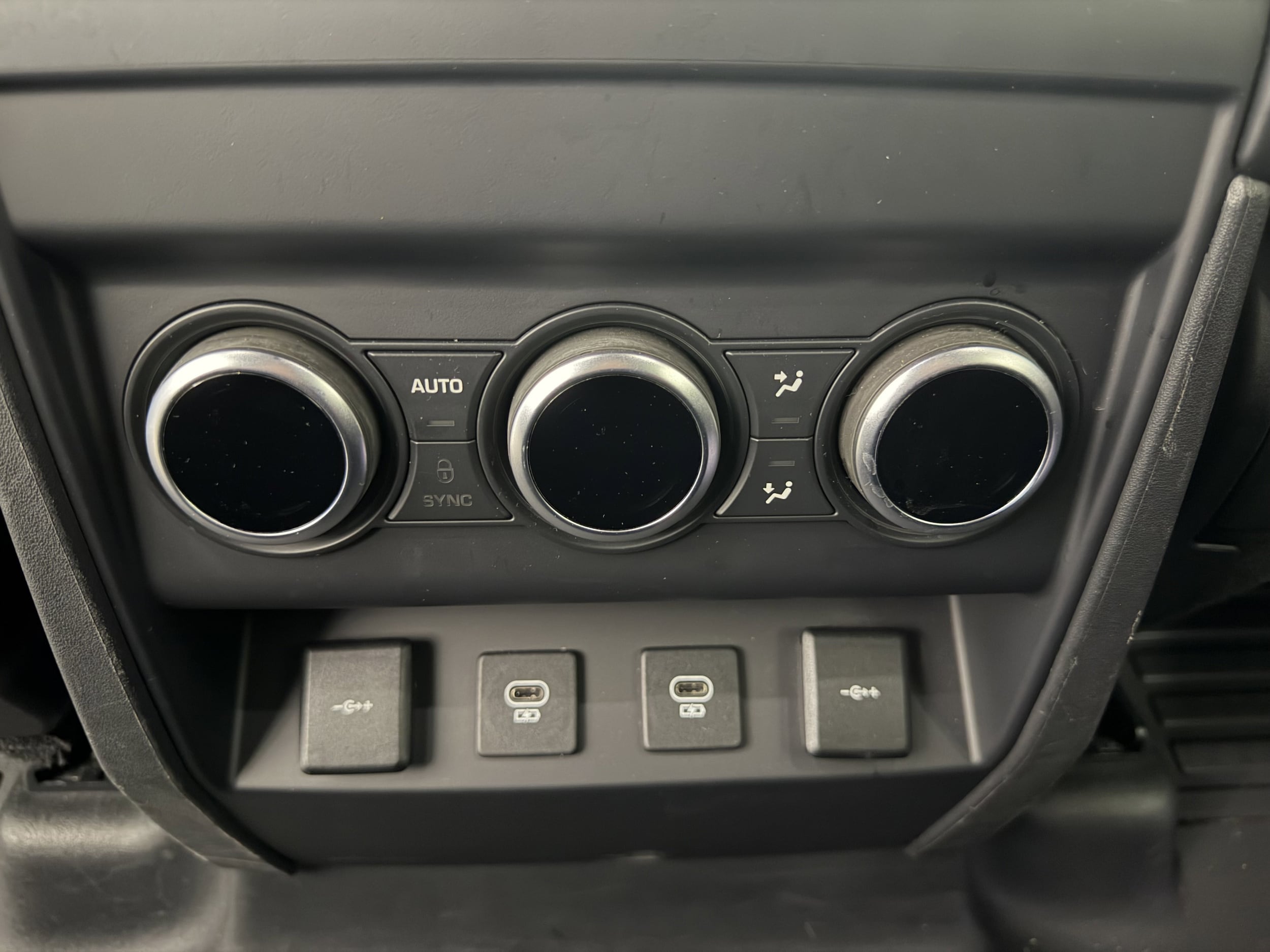 2022 Land Rover Defender X-Dynamic HSE - Photo 29