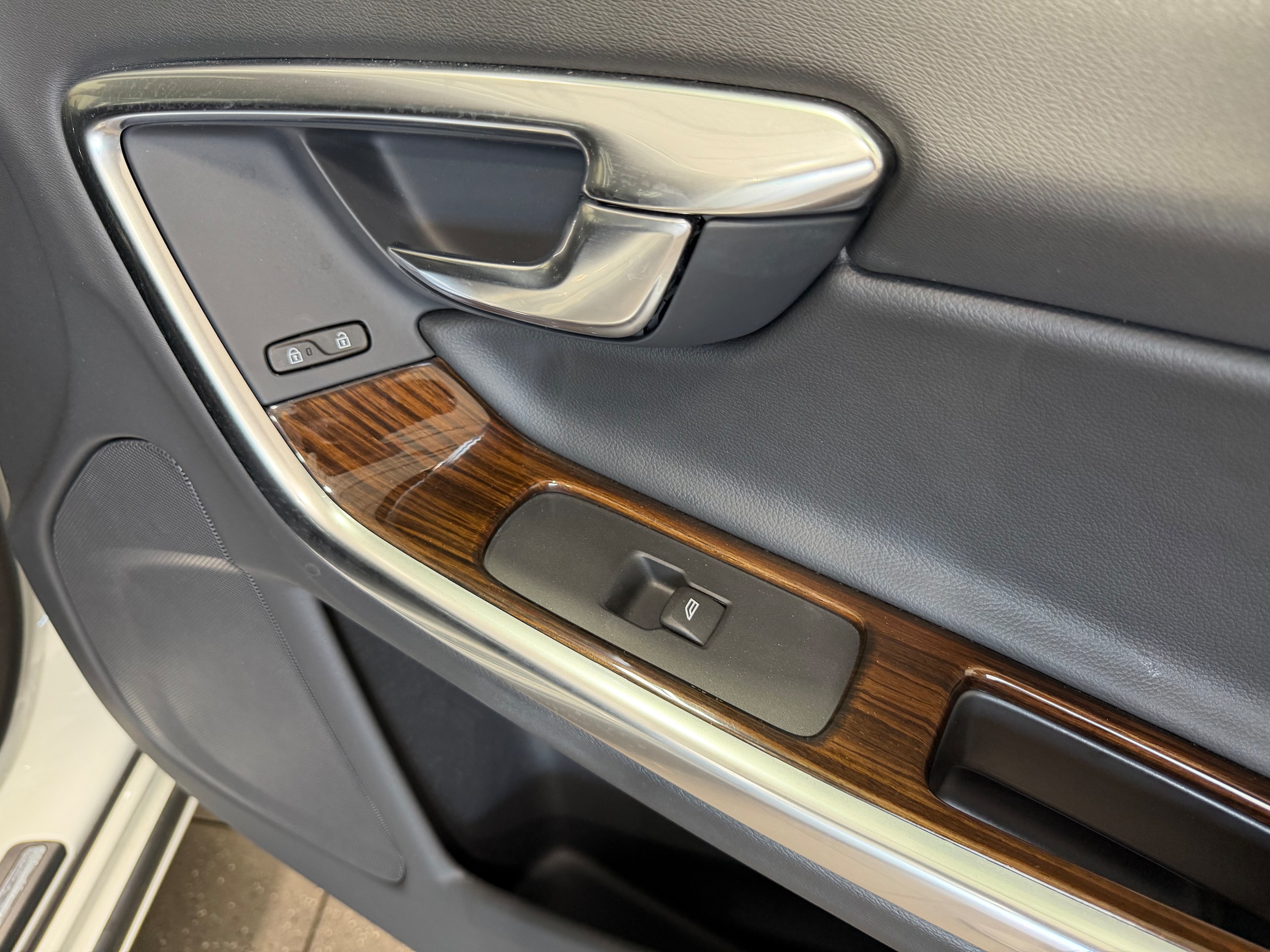 2017 Volvo V60 Premier - Photo 22