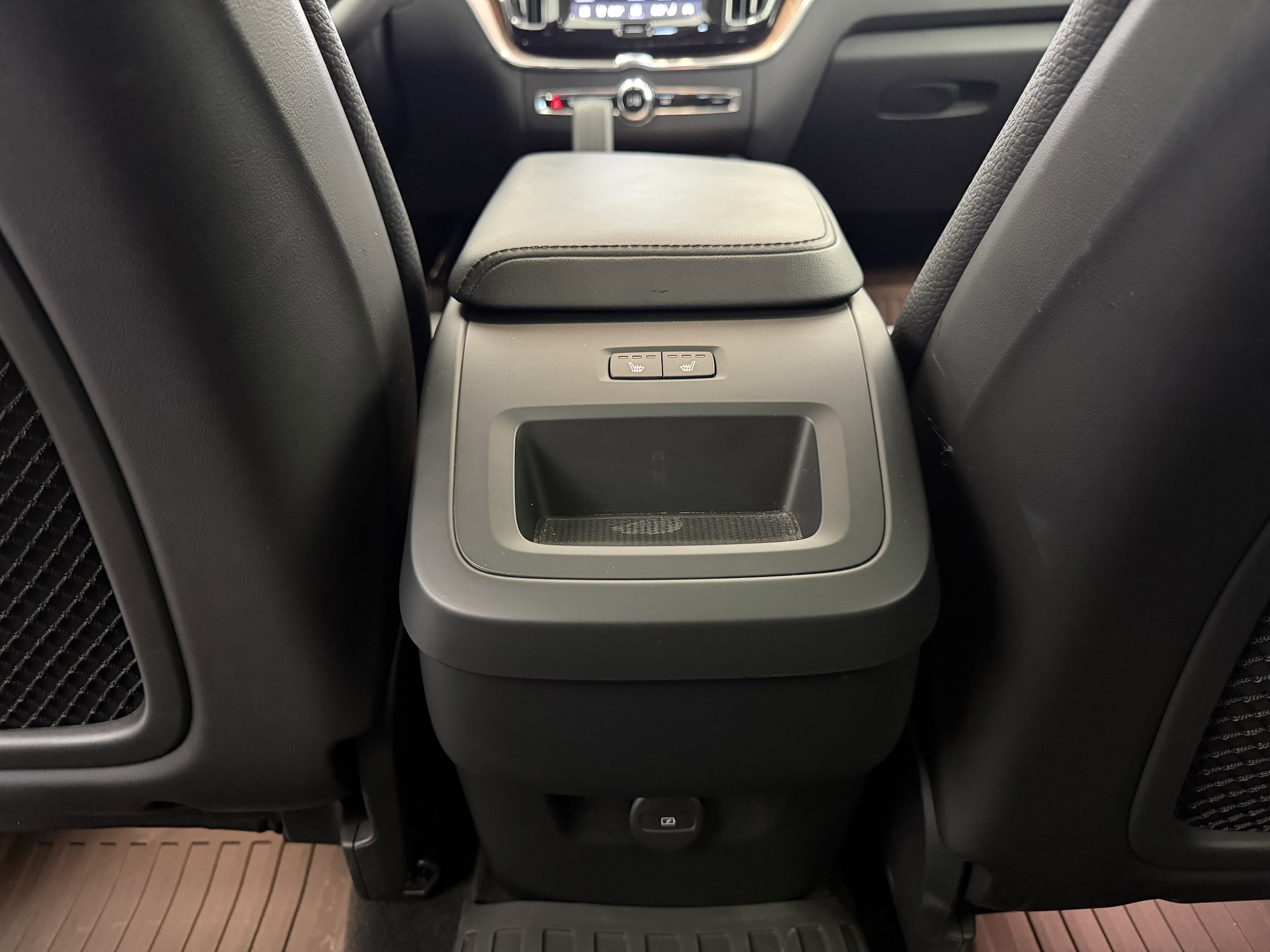 2023 Volvo XC60 Plus - Photo 28