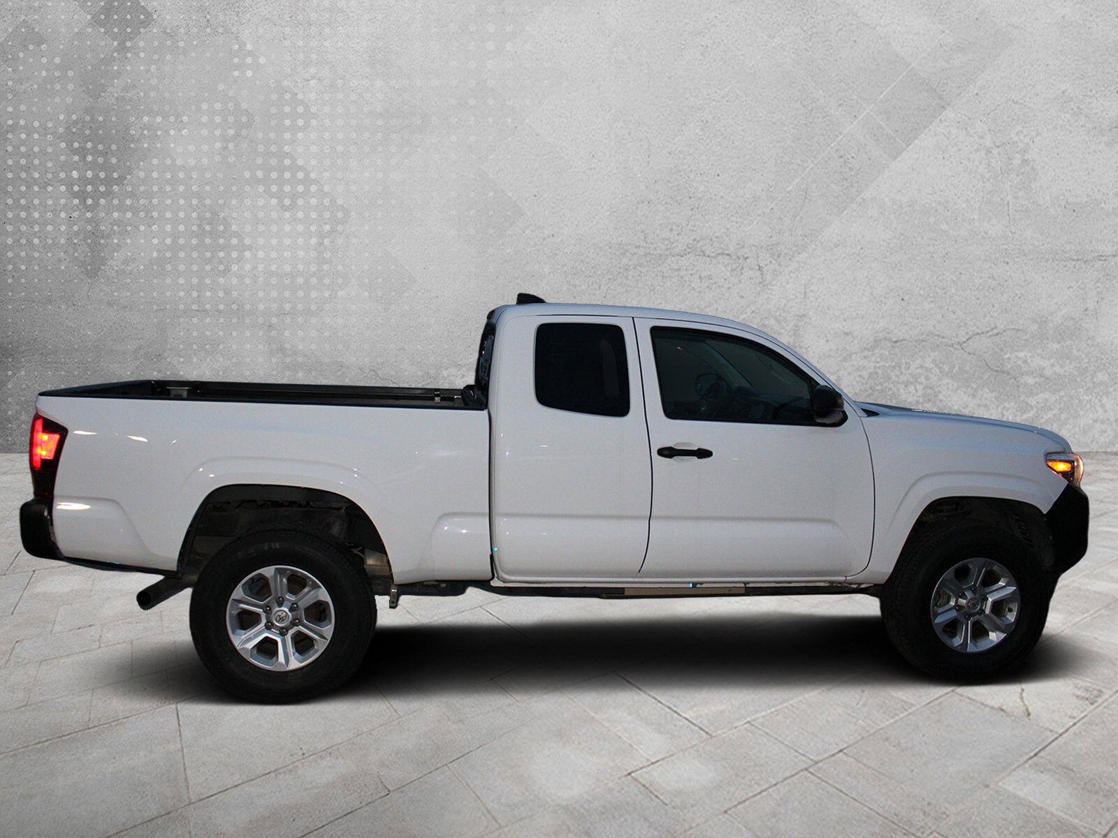 2022 Toyota Tacoma SR5 photo 2