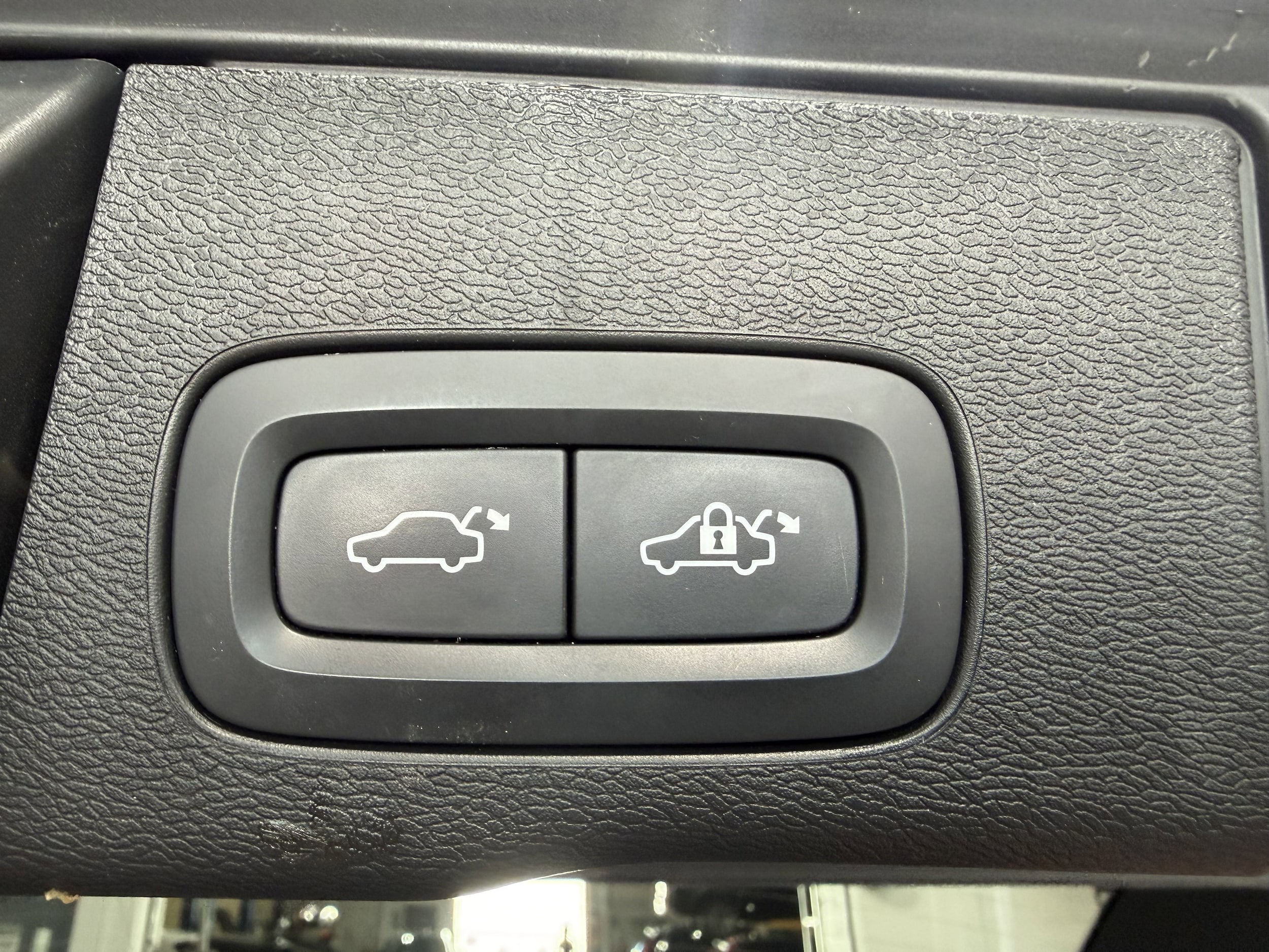 2023 Volvo XC60 Ultimate - Photo 30