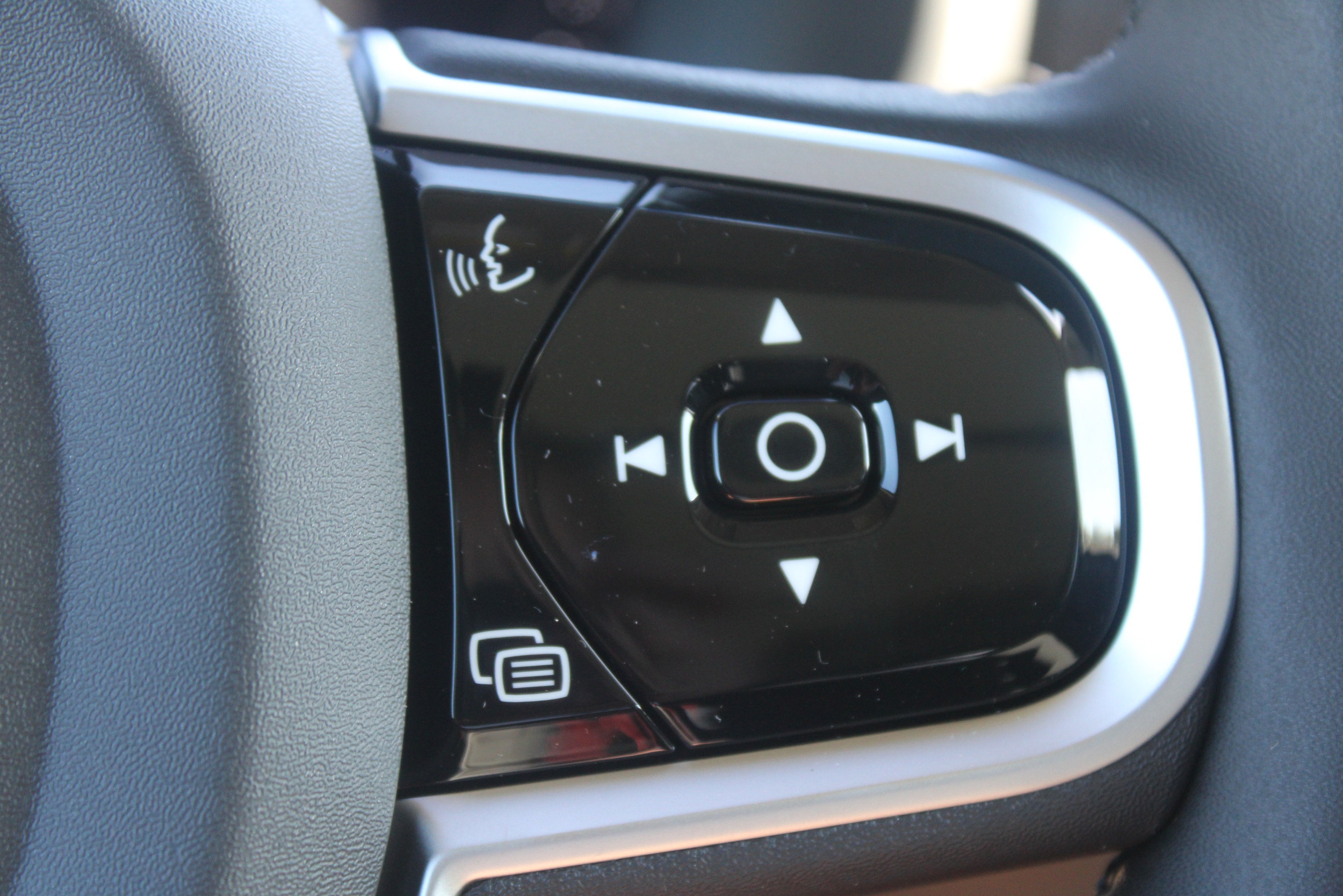 2026 Volvo XC90 Plus - Photo 17