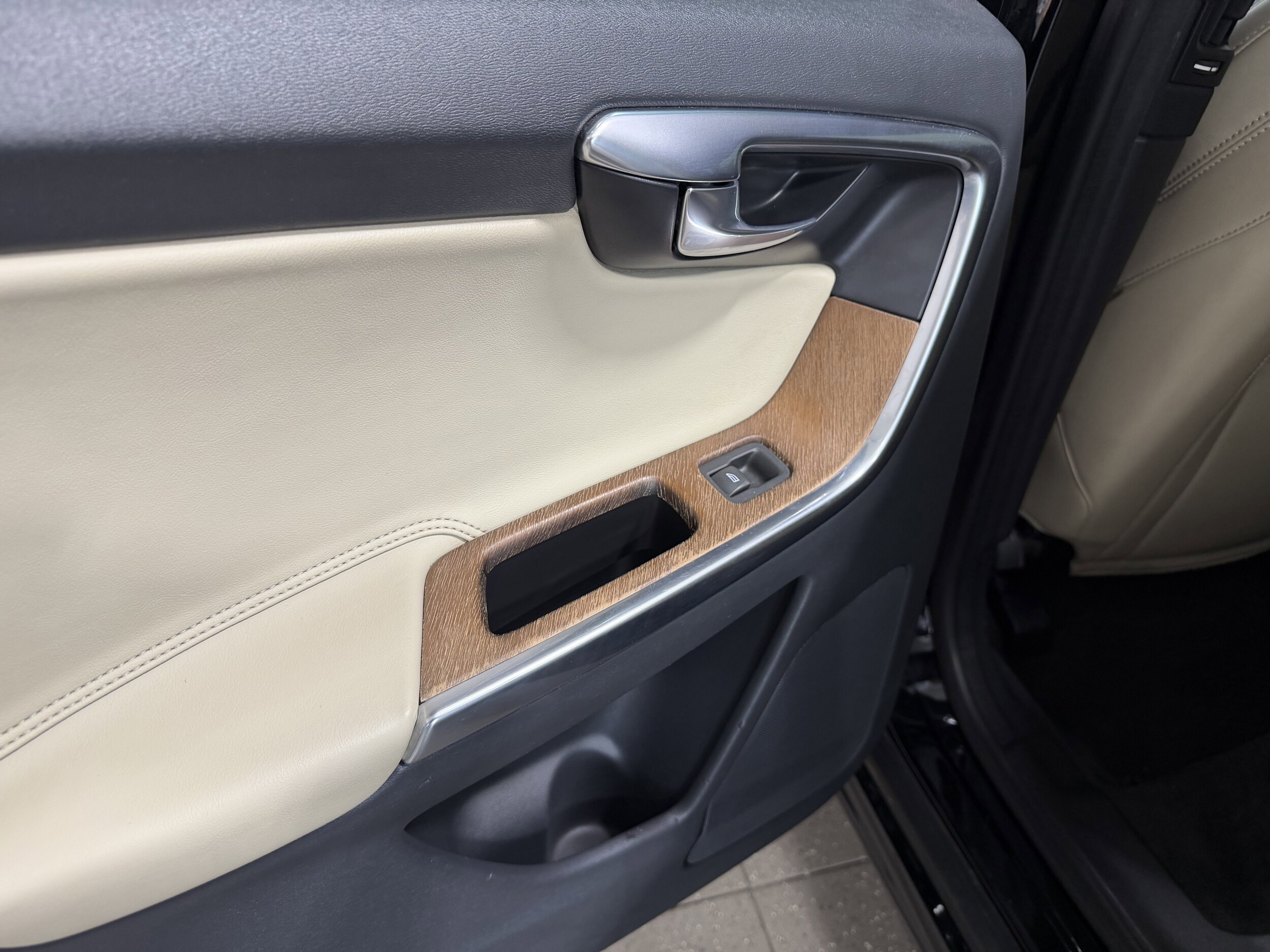 2015 Volvo XC60 T6 Platinum - Photo 23