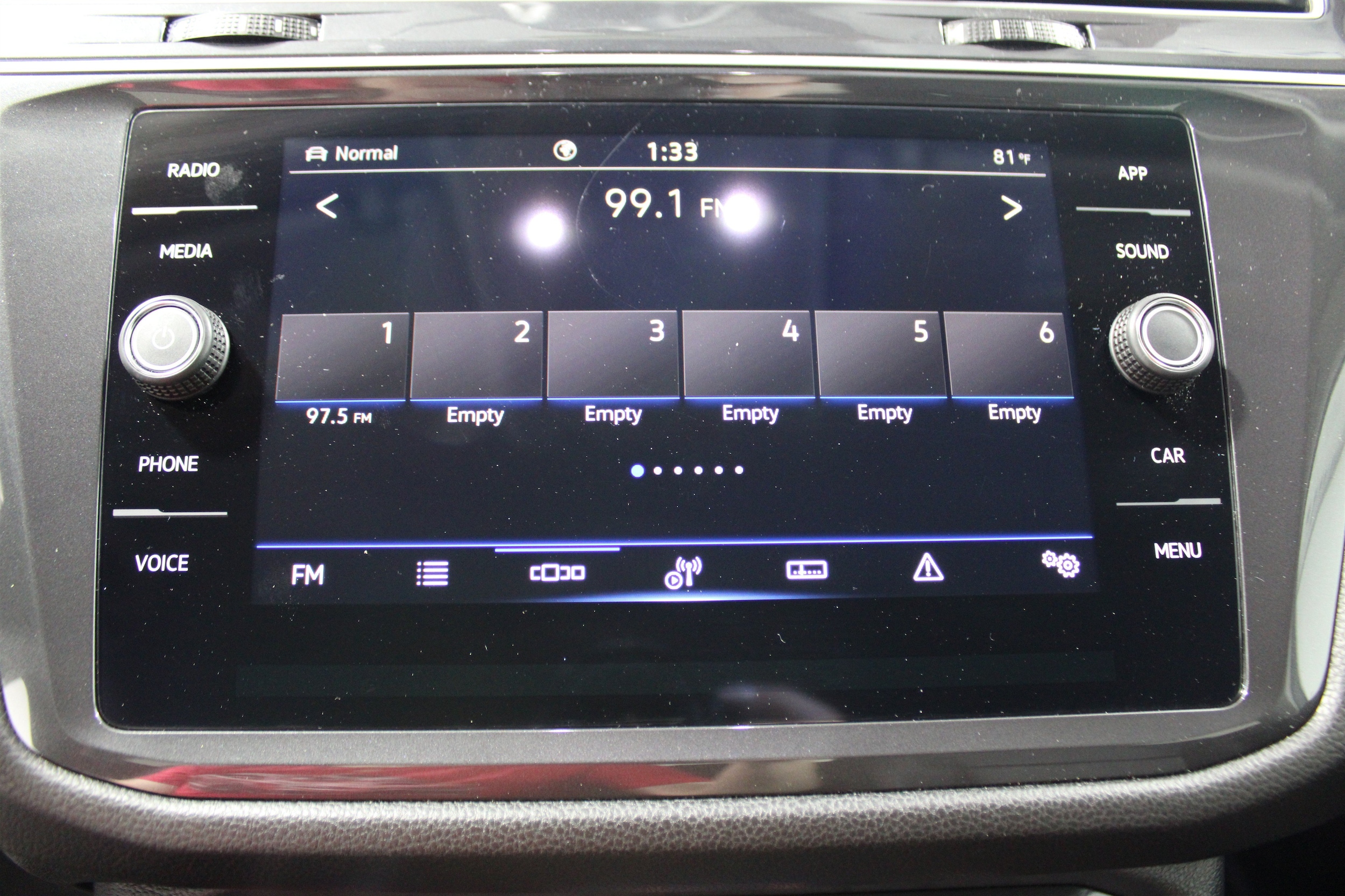 2024 Volkswagen Tiguan SE - Photo 13
