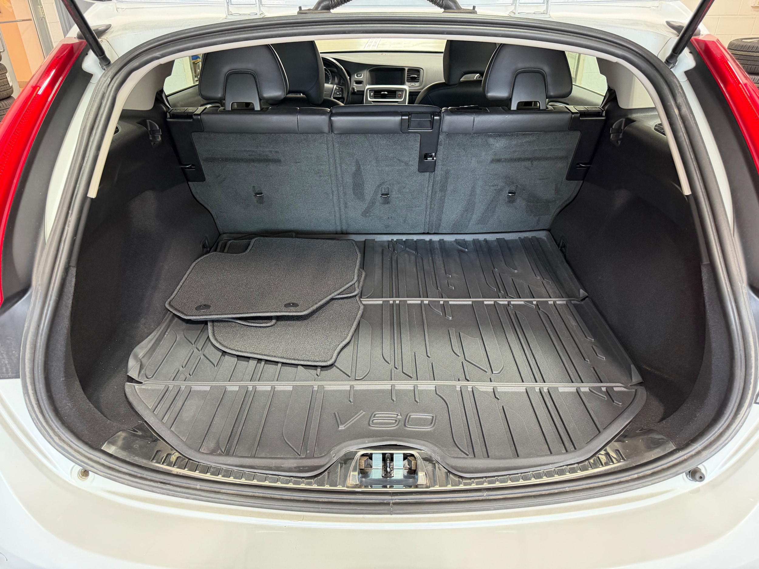 2017 Volvo V60 Premier - Photo 30