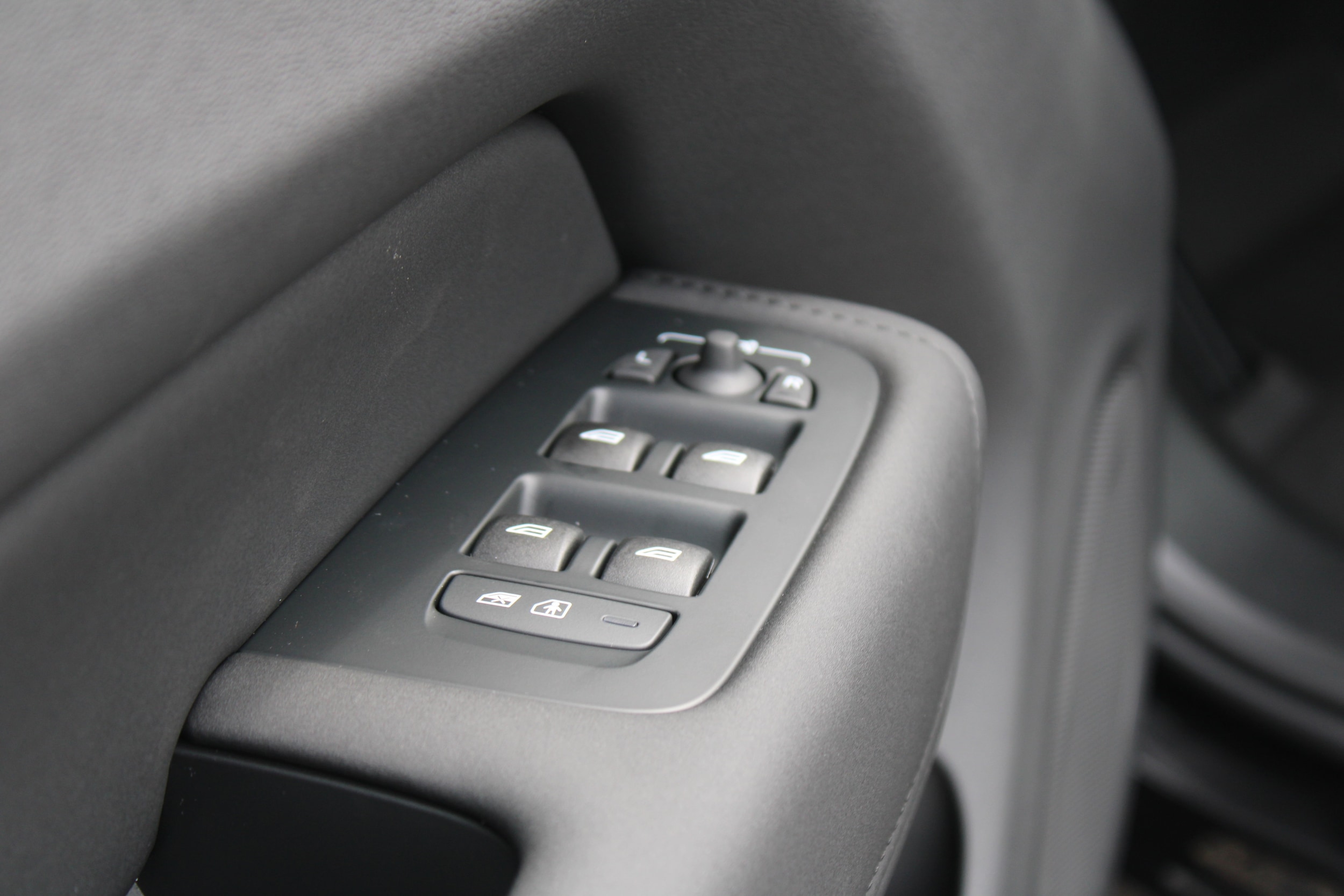 2026 Volvo XC60 Plus - Photo 20