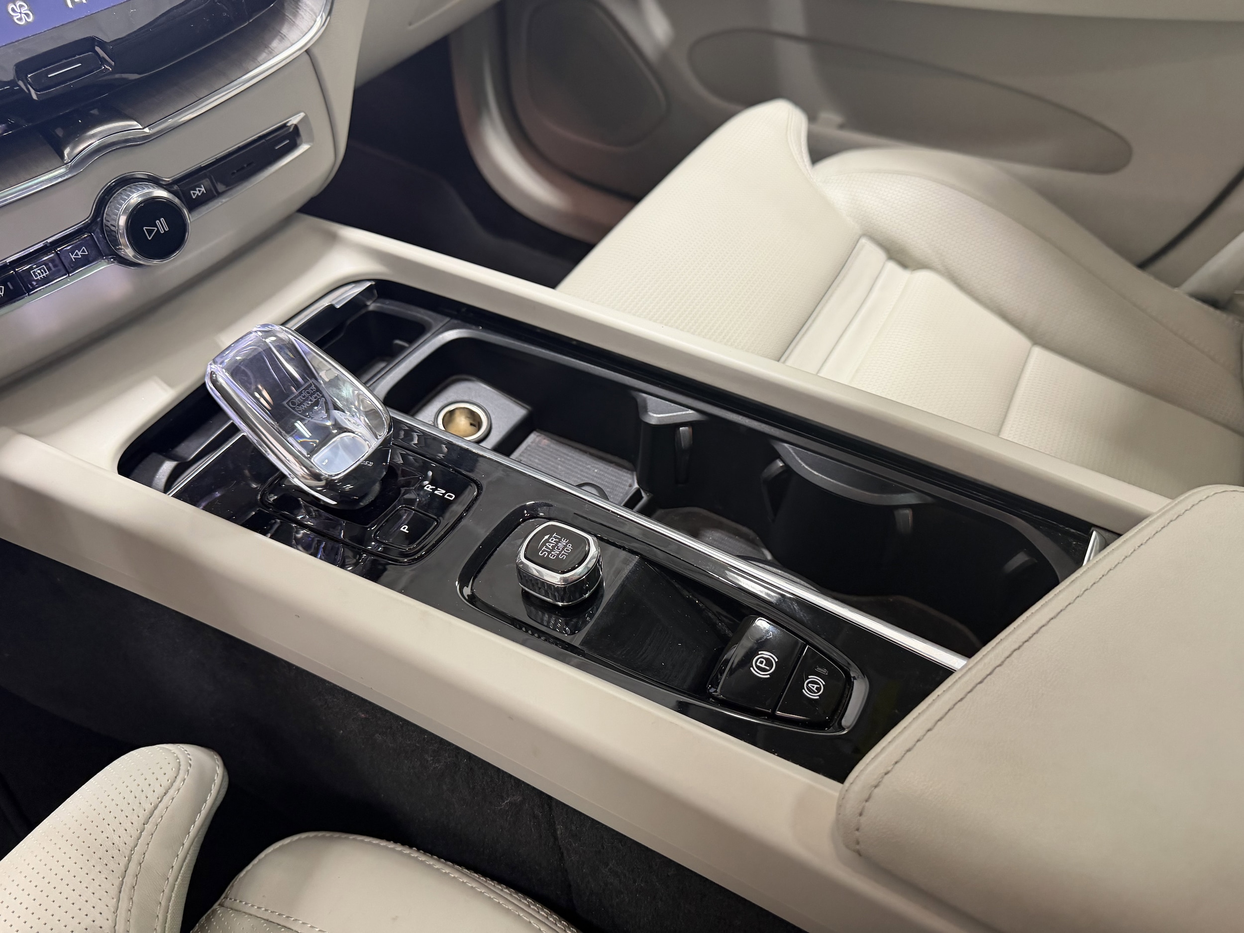 2023 Volvo XC60 Ultimate - Photo 16