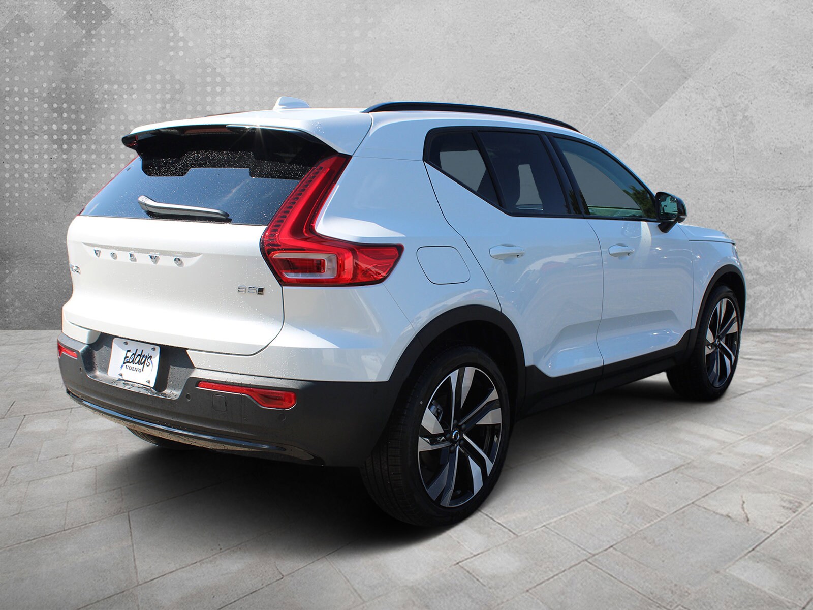 2026 Volvo XC40 photo 3