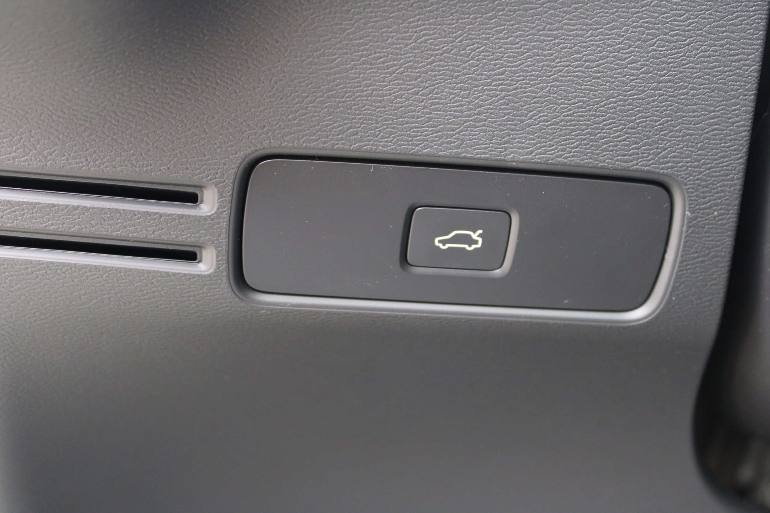 2026 Volvo XC40 Plus - Photo 17