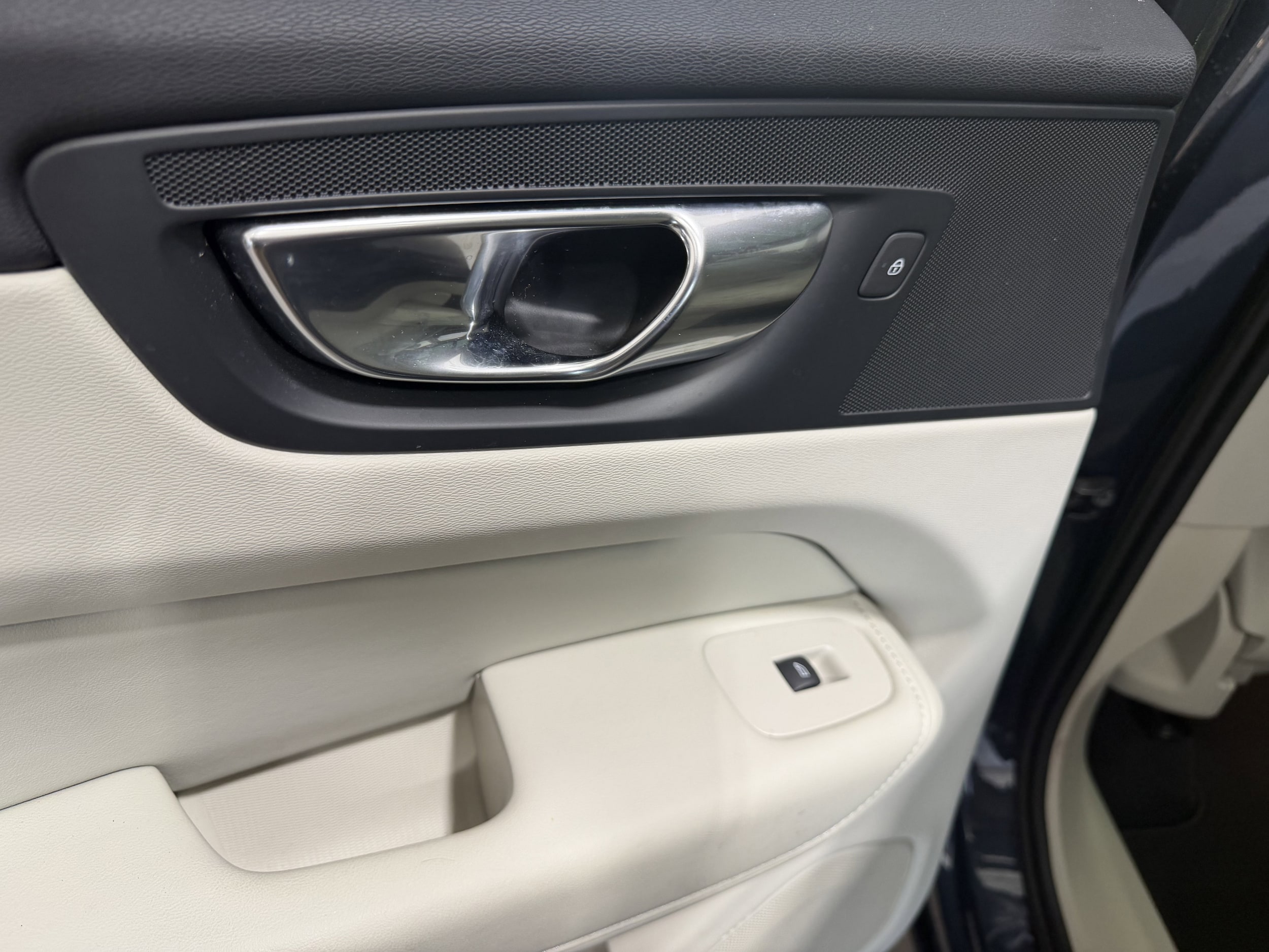 2023 Volvo XC60 Ultimate - Photo 23