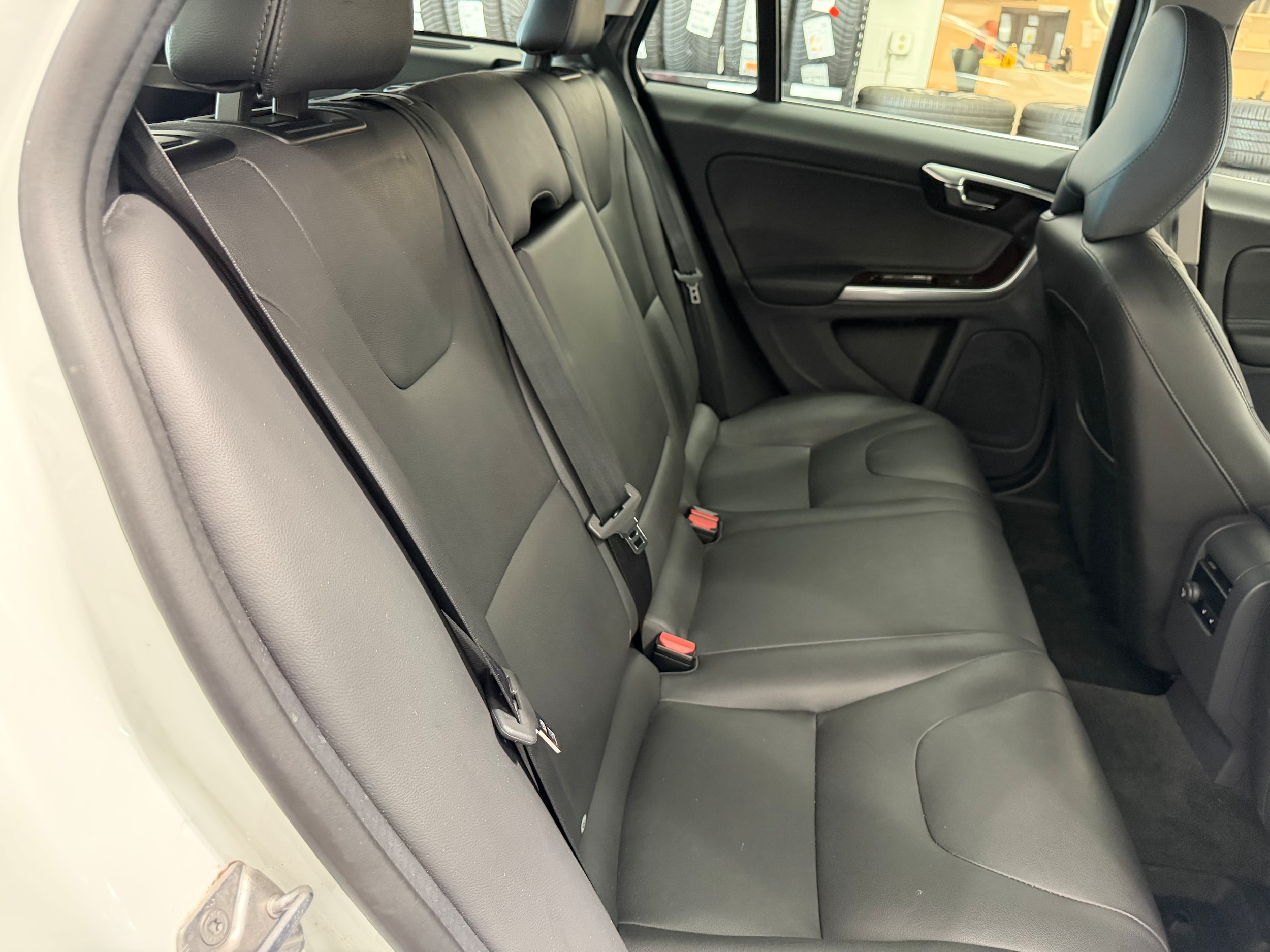 2017 Volvo V60 Premier - Photo 31