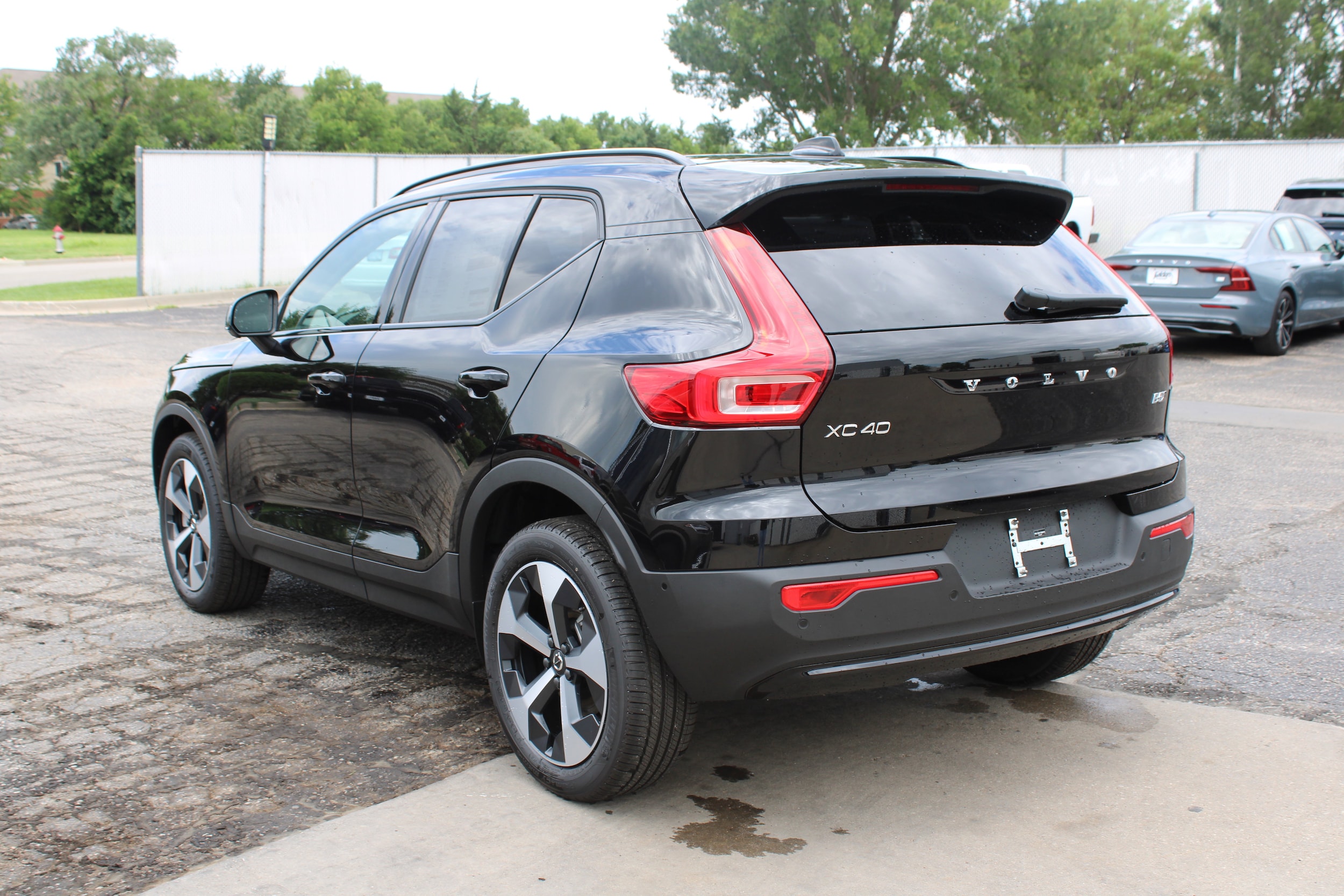 2026 Volvo XC40 Plus - Photo 7