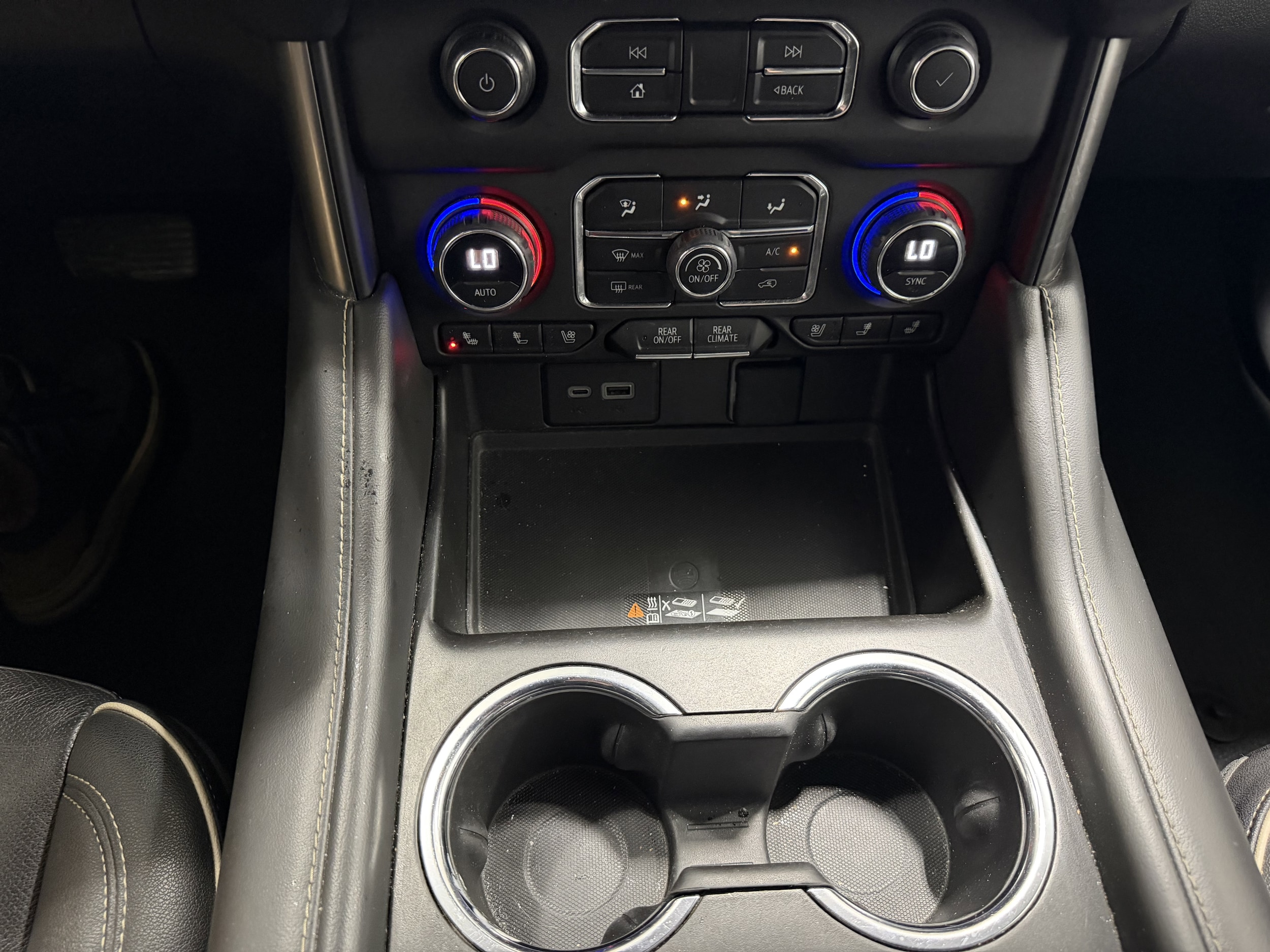 2023 Chevrolet Suburban Premier - Photo 18