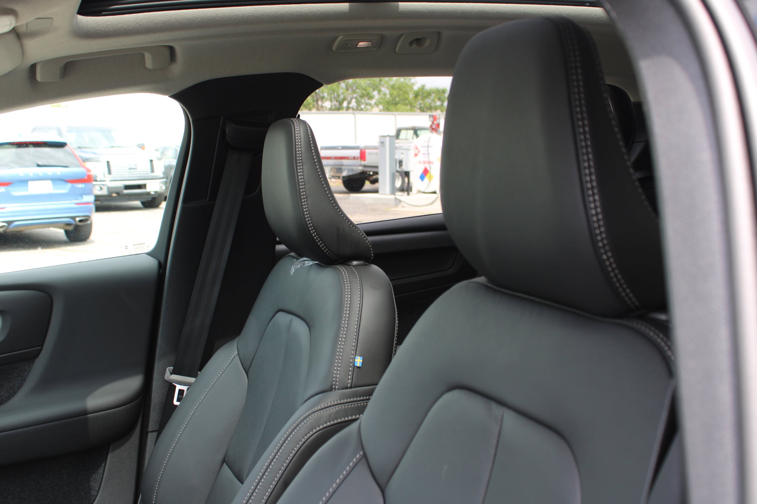 2026 Volvo XC40 Plus - Photo 10