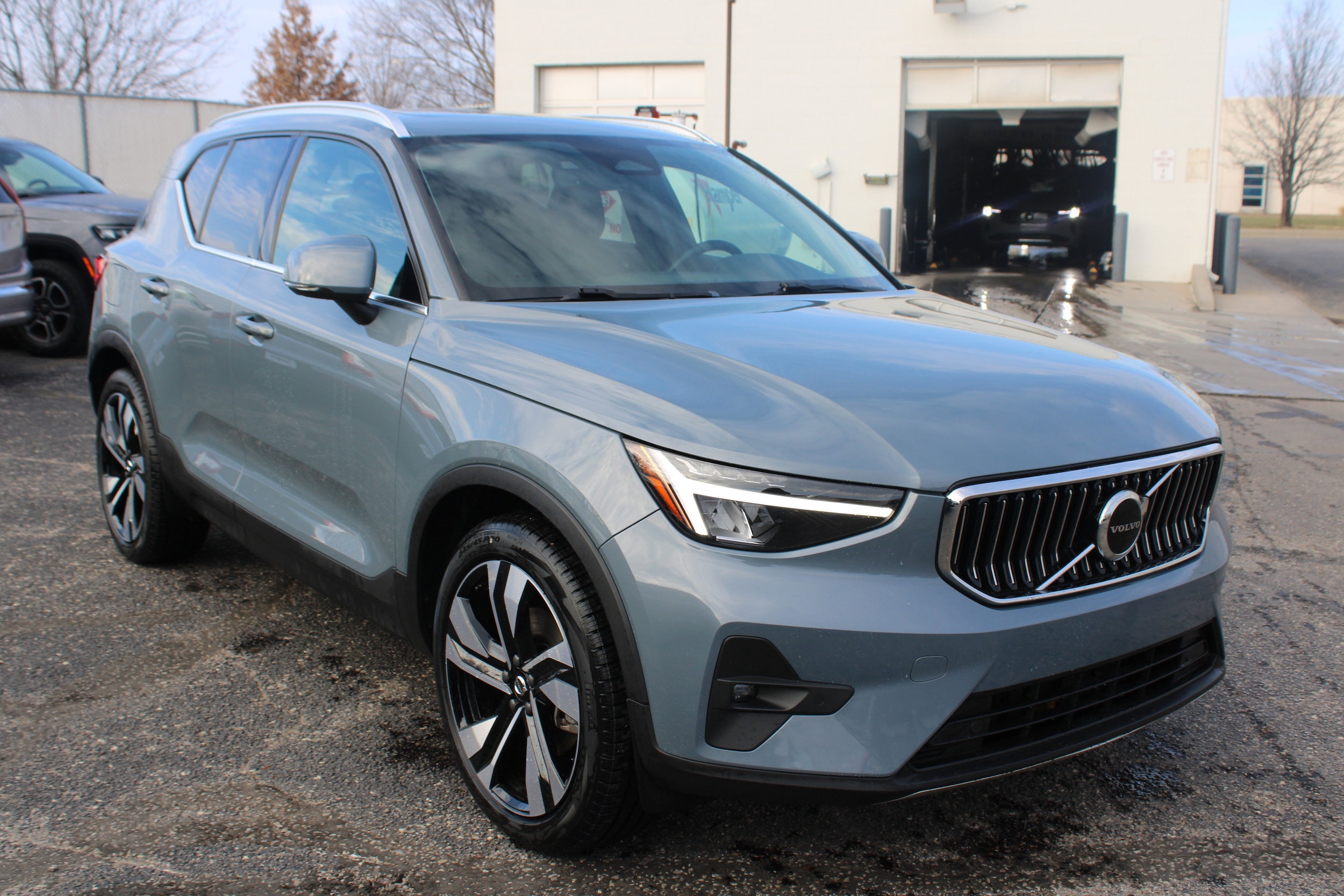 2023 Volvo XC40 Plus's photo
