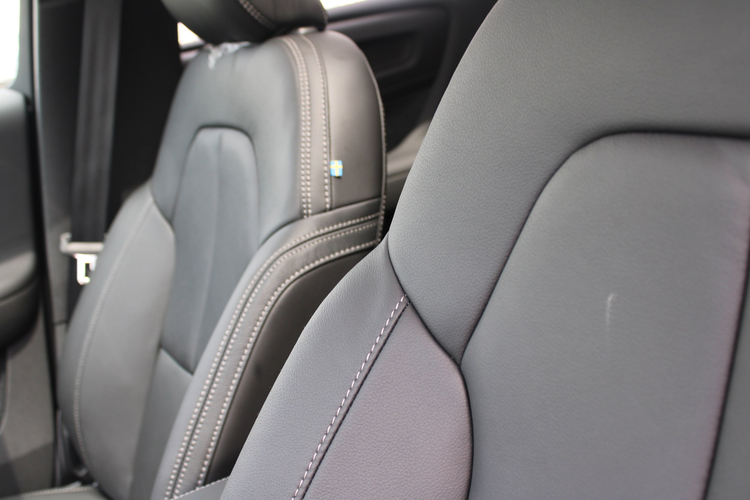 2026 Volvo XC40 Plus - Photo 11
