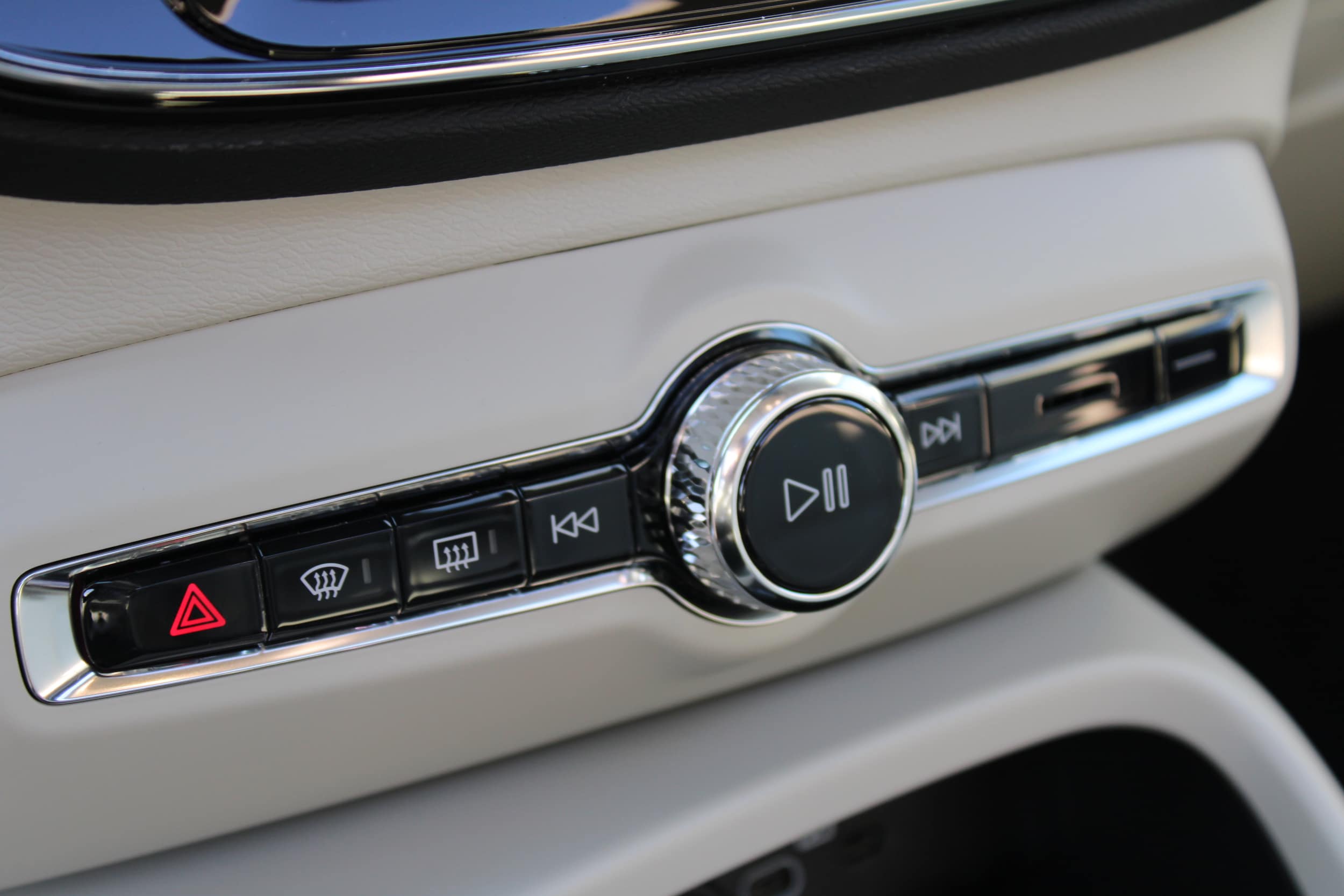 2026 Volvo XC40 Ultra - Photo 26
