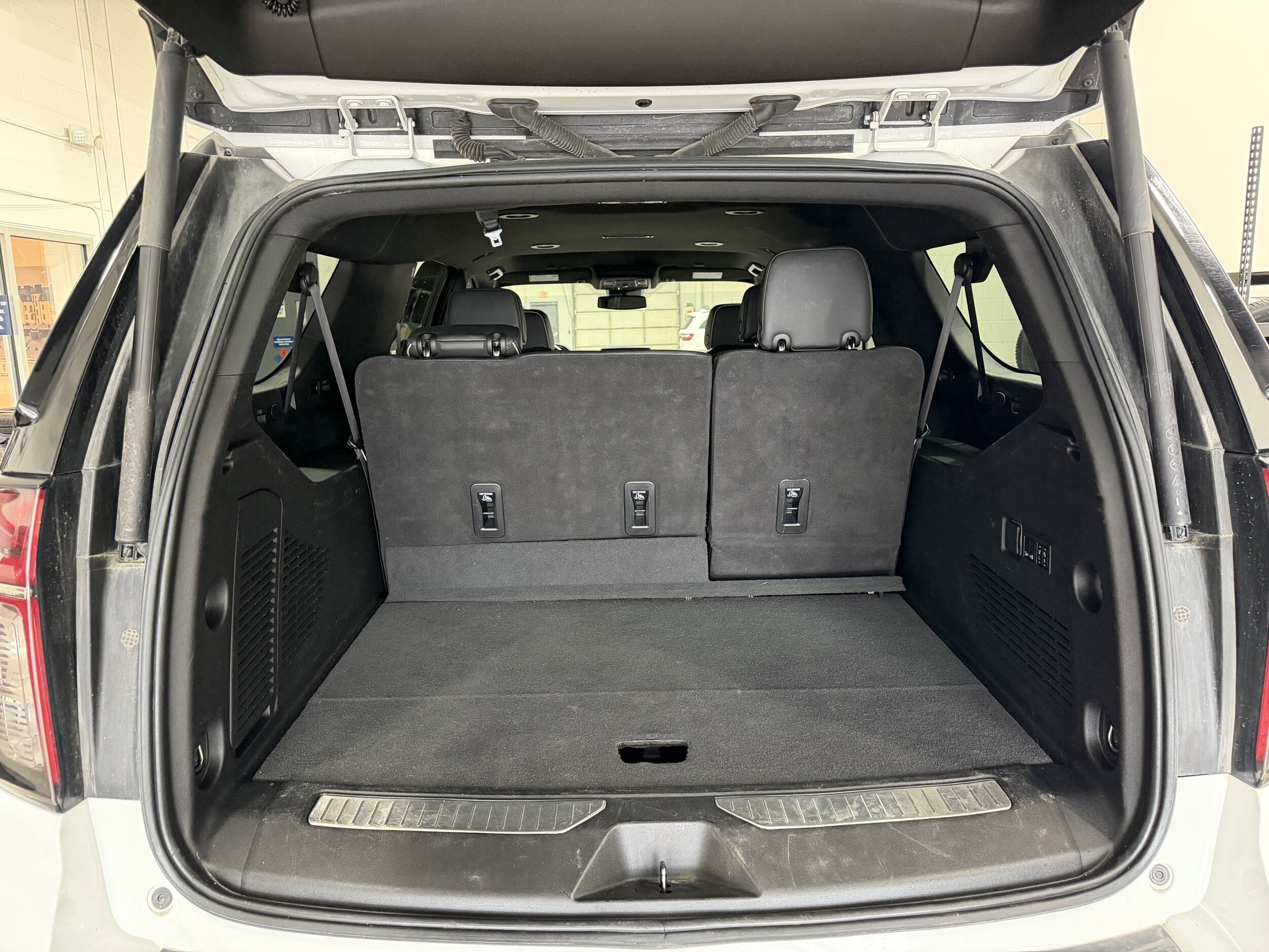 2023 Chevrolet Suburban Premier - Photo 30